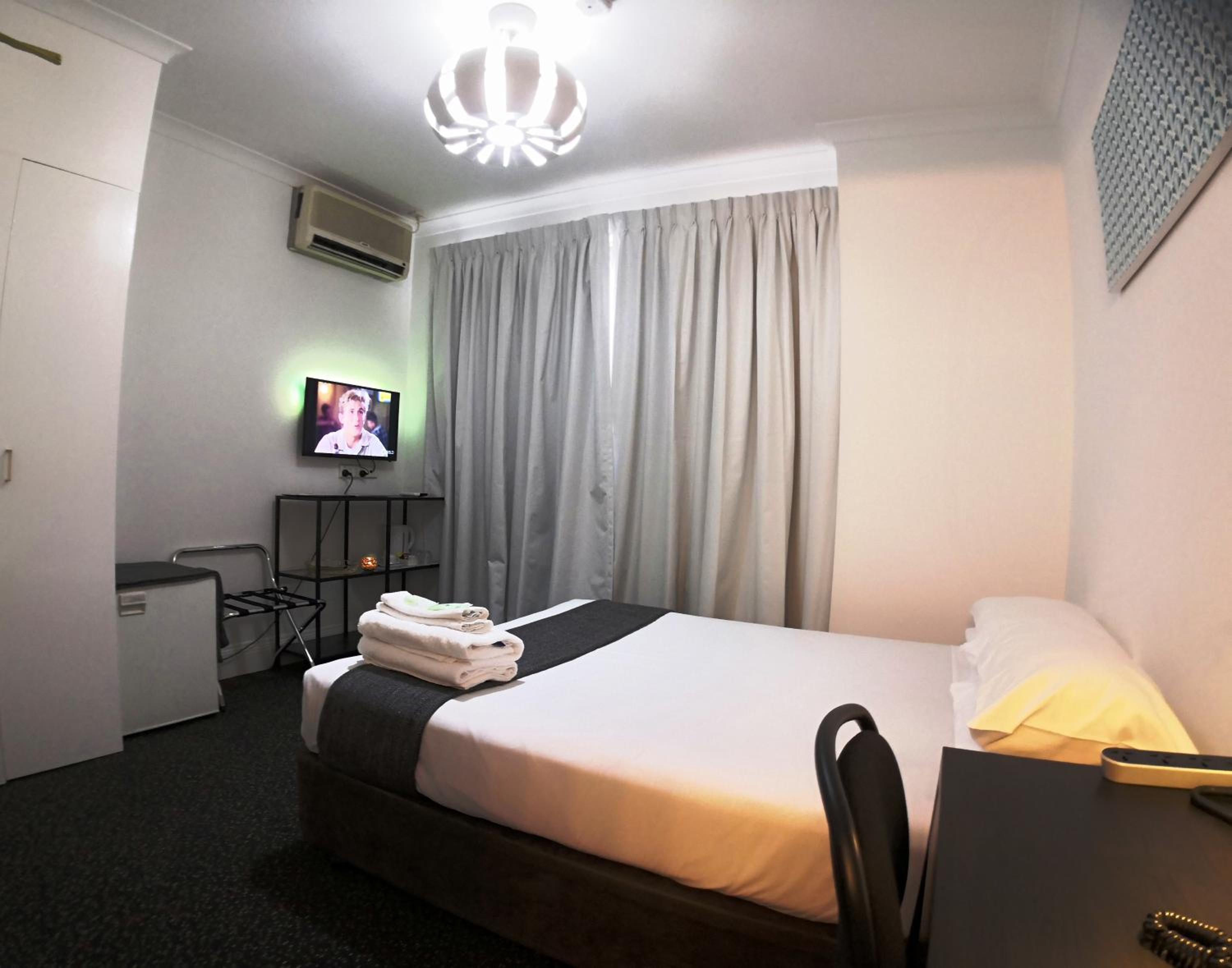 Standard Queen Room - Photo 5