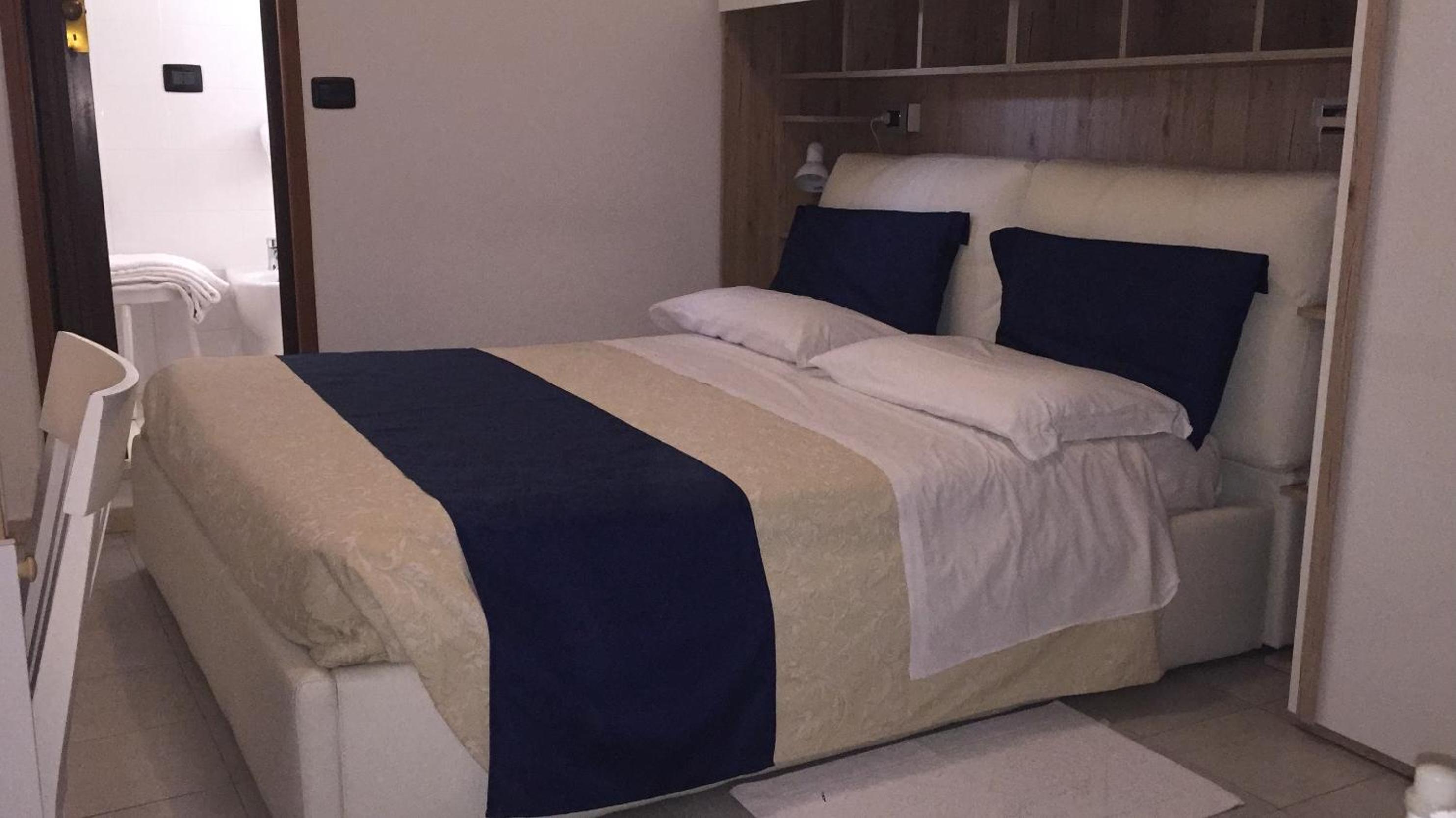 Triple Room - Photo 12