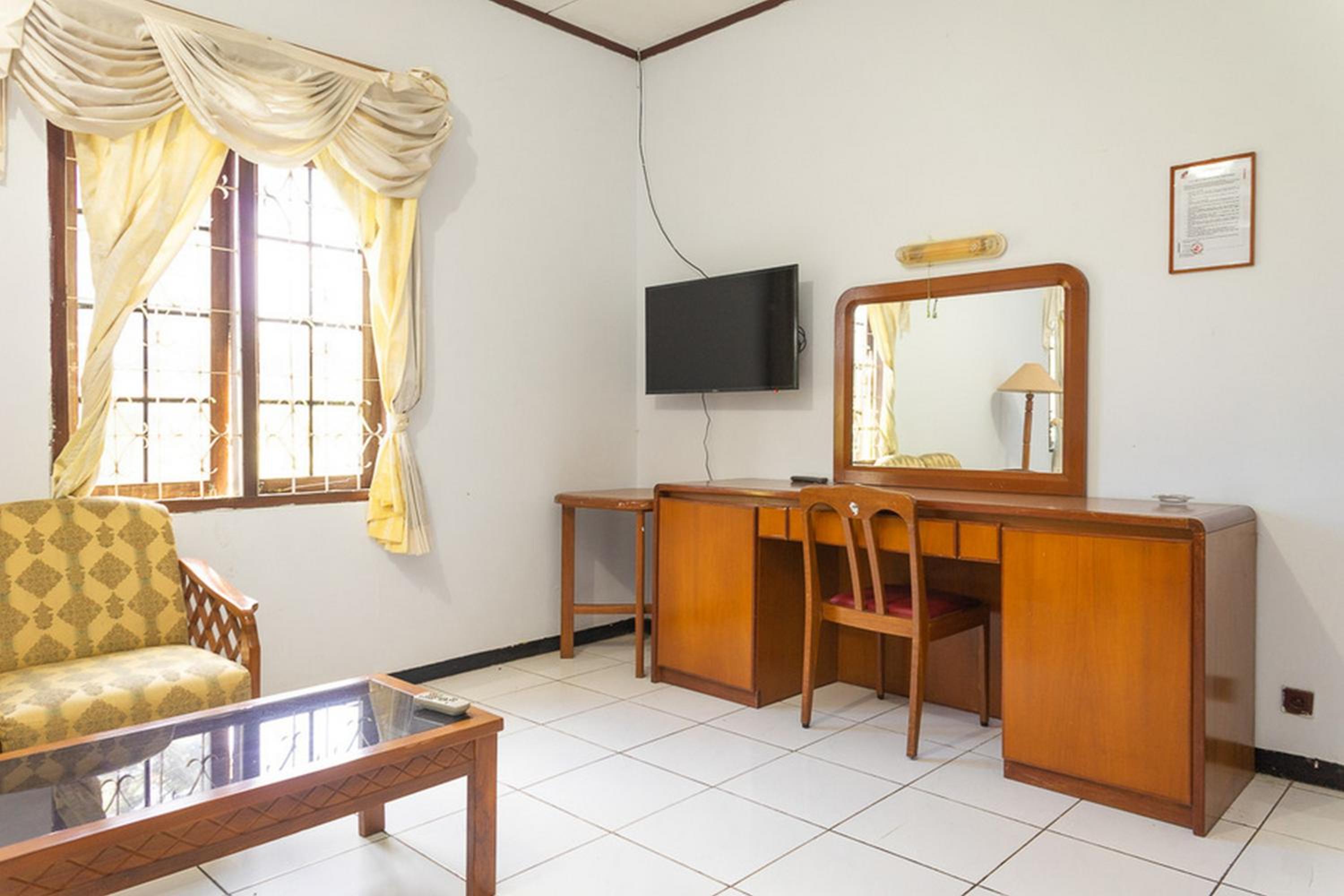 Suite - Photo 1