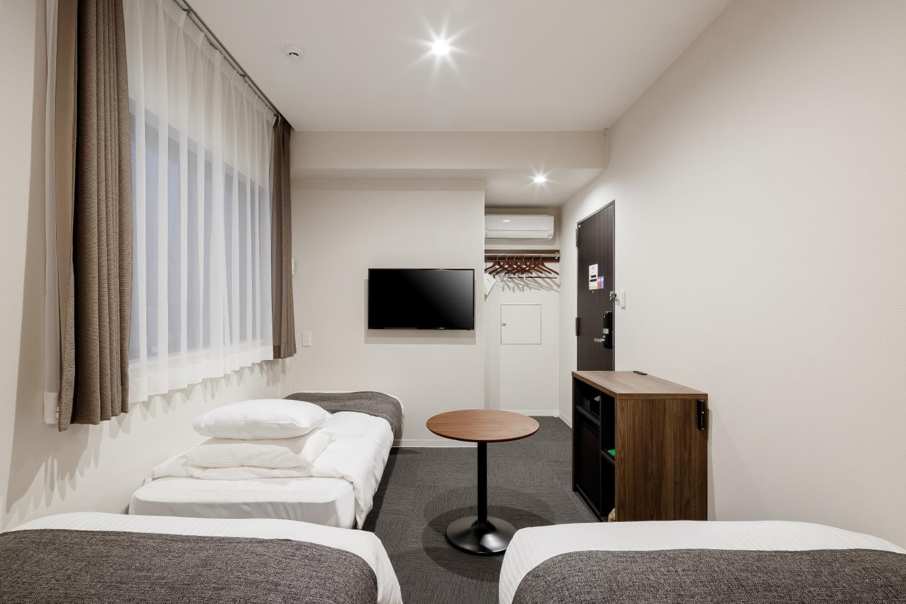 Twin Room with Sofa Bed - Photo 4