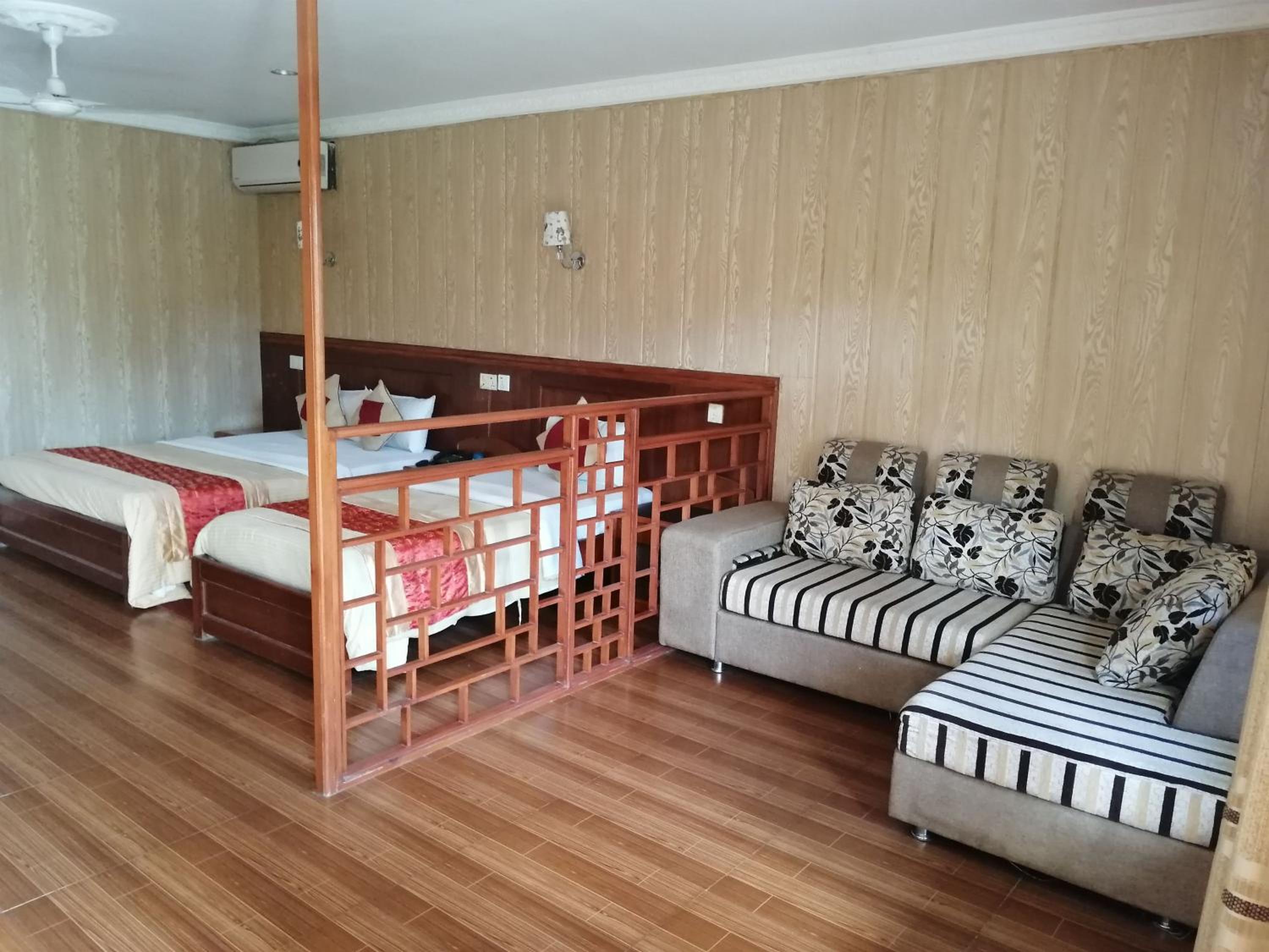 Deluxe Room - Photo 15