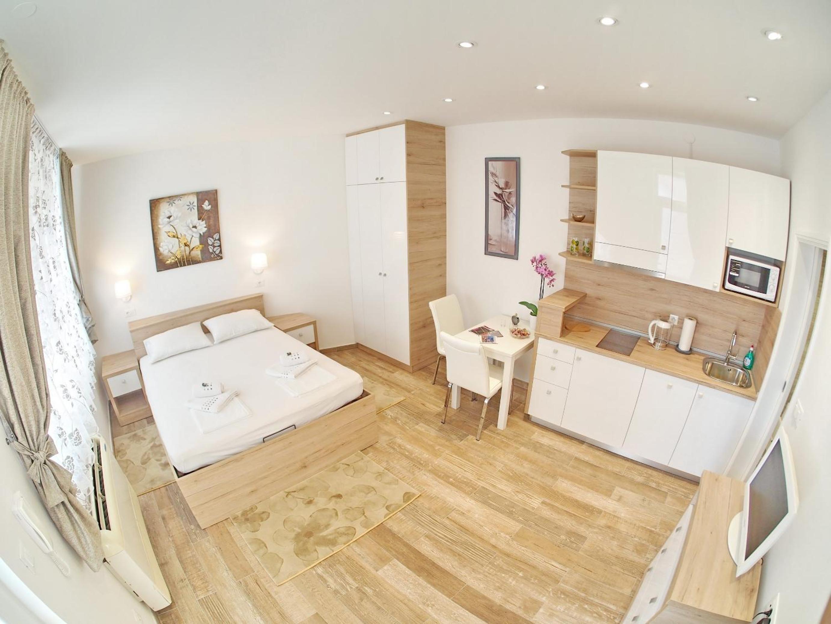 Studio-Apartment mit Terrasse und Meerblick