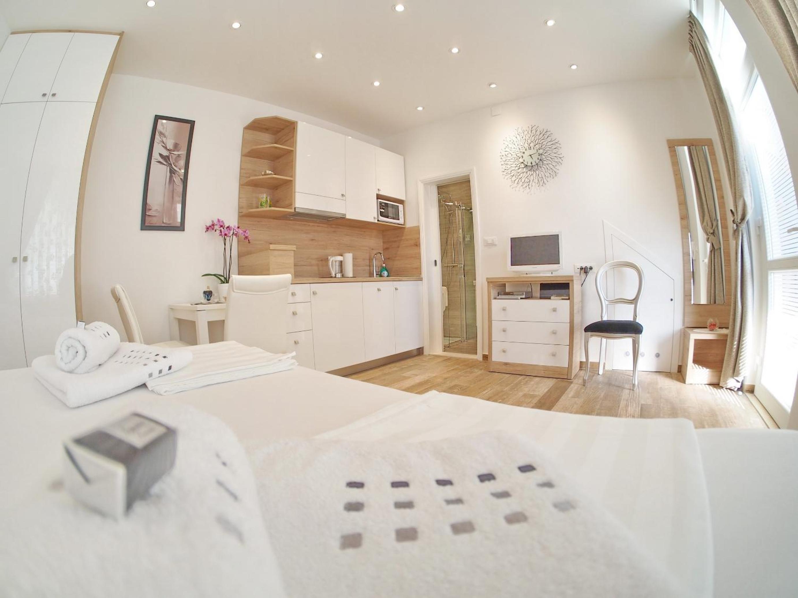 Studio Apartment with Terrace and Sea View photo 2