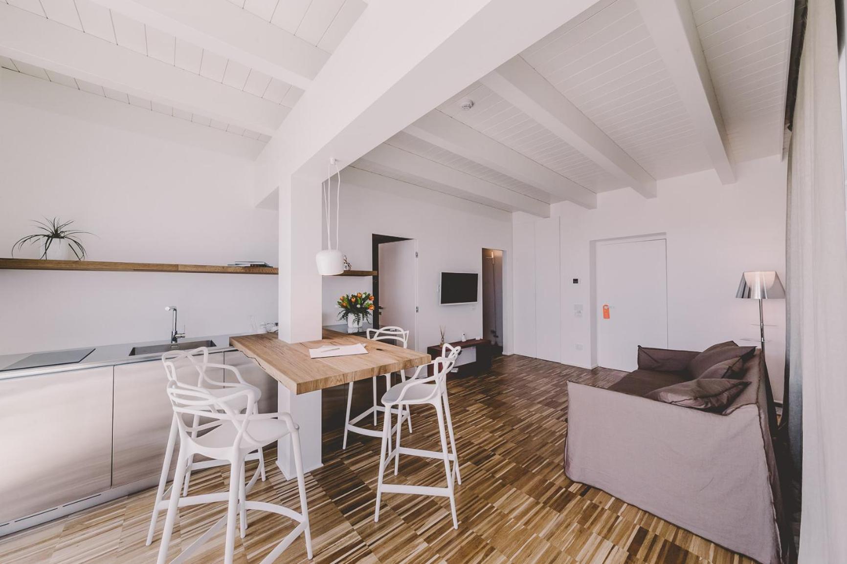 Two-Bedroom Suite with Sea View - Photo 4