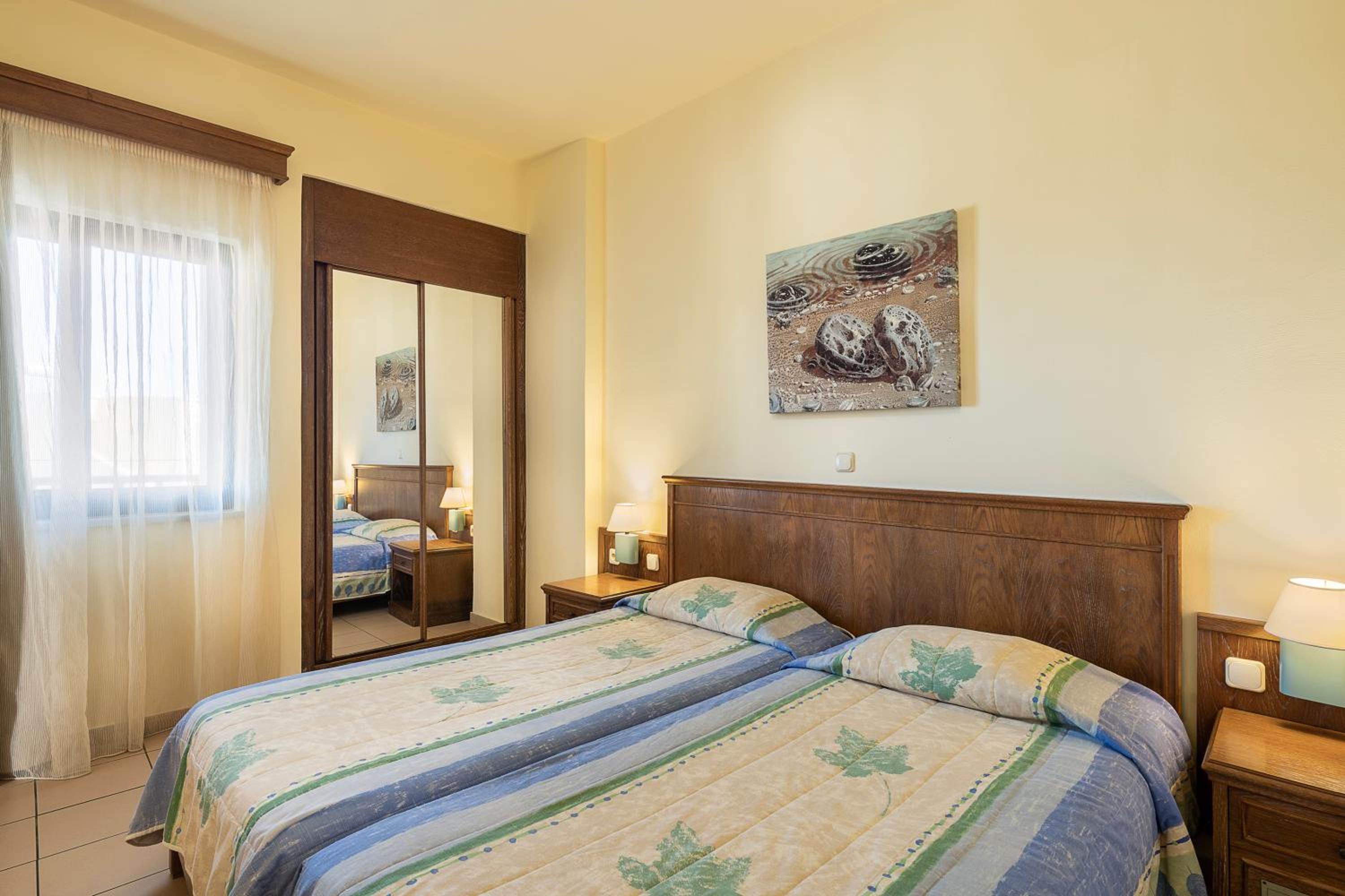 One-Bedroom Apartment with Side Sea View