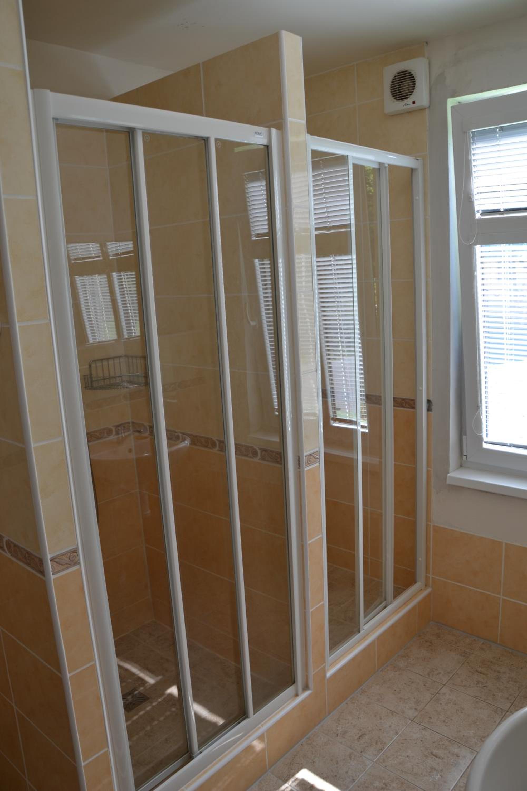 Quadruple Room with Shared Bathroom photo 3