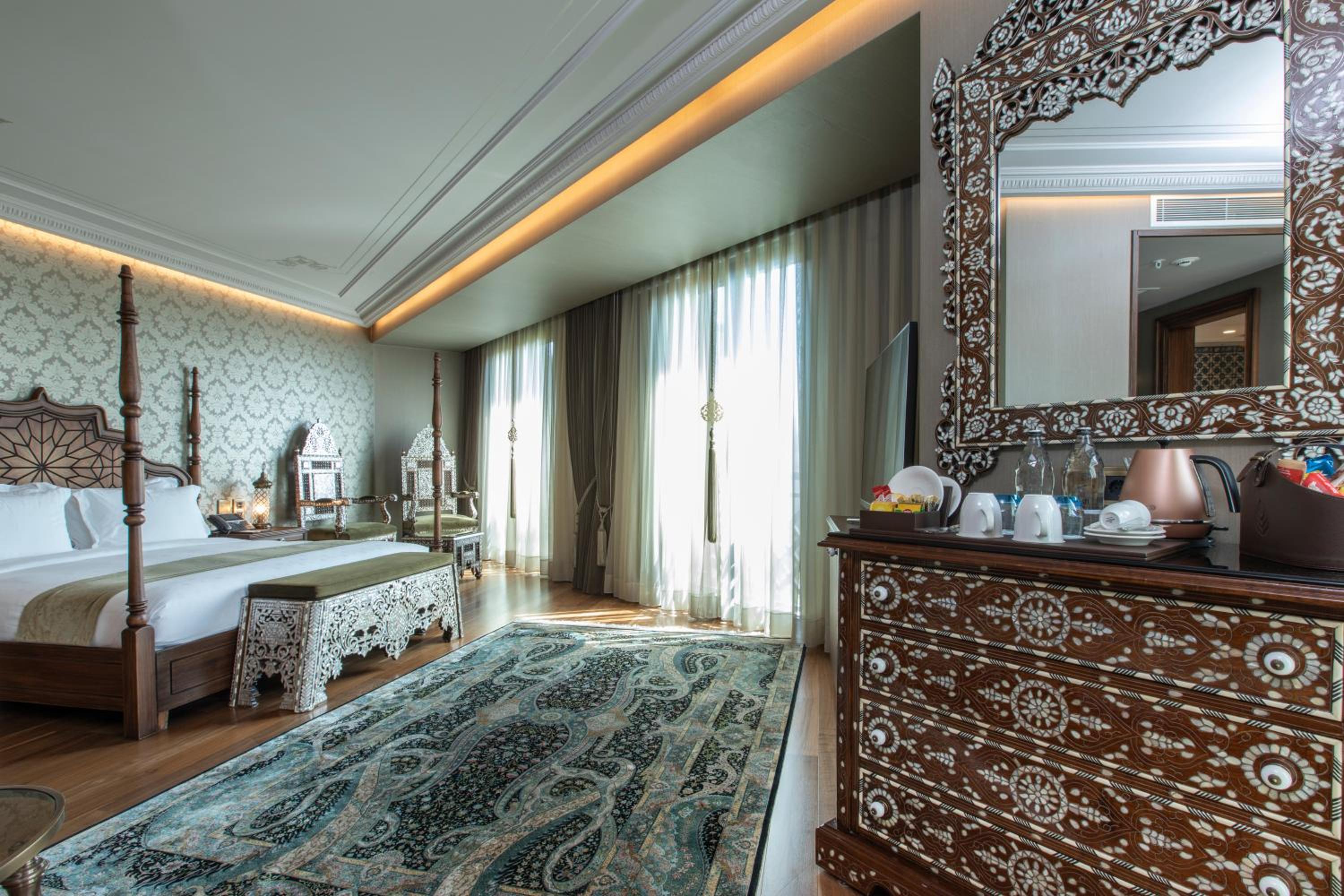 Corner Suite with Sea View photo 2