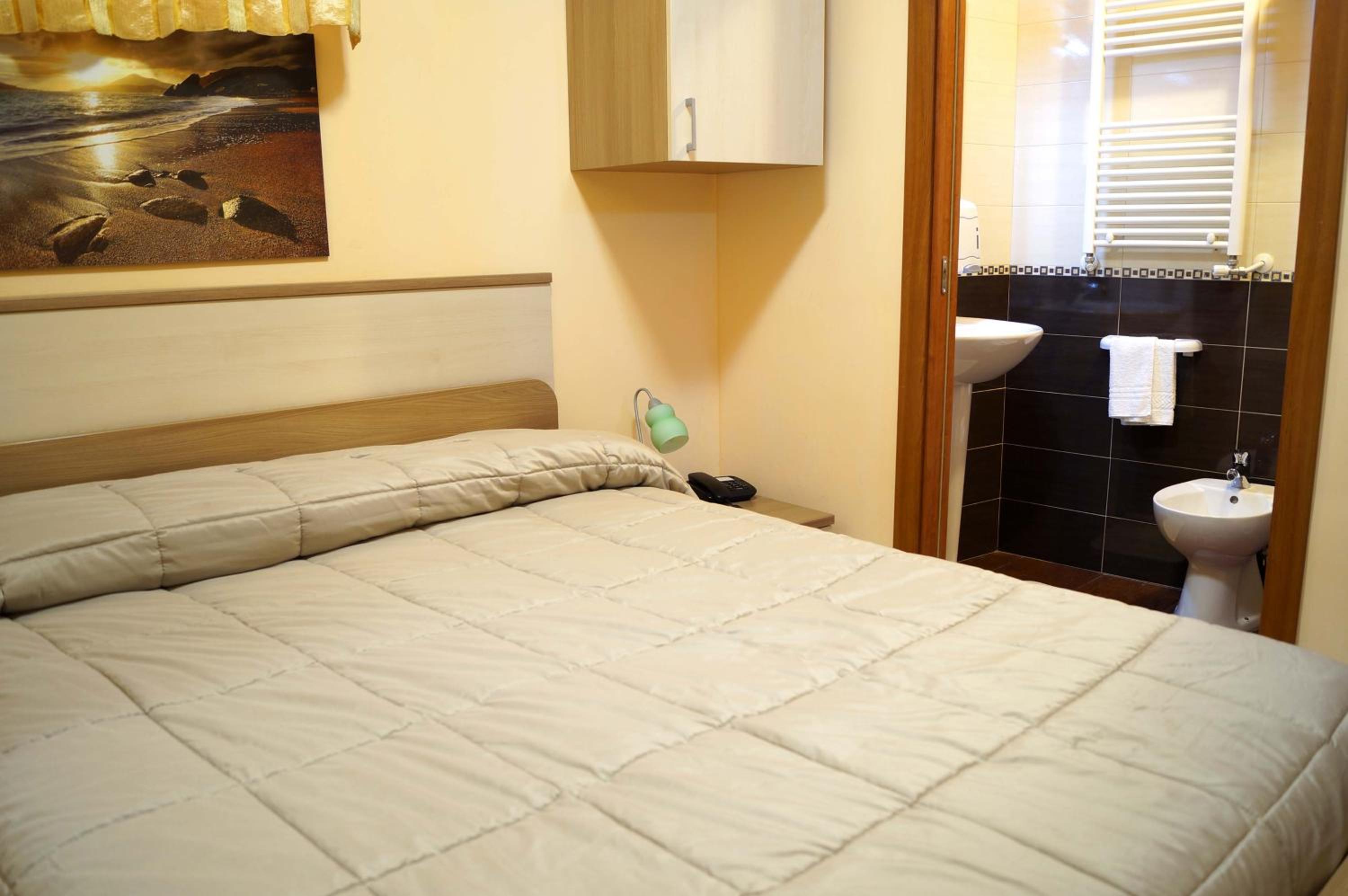 Double Room - Photo 25