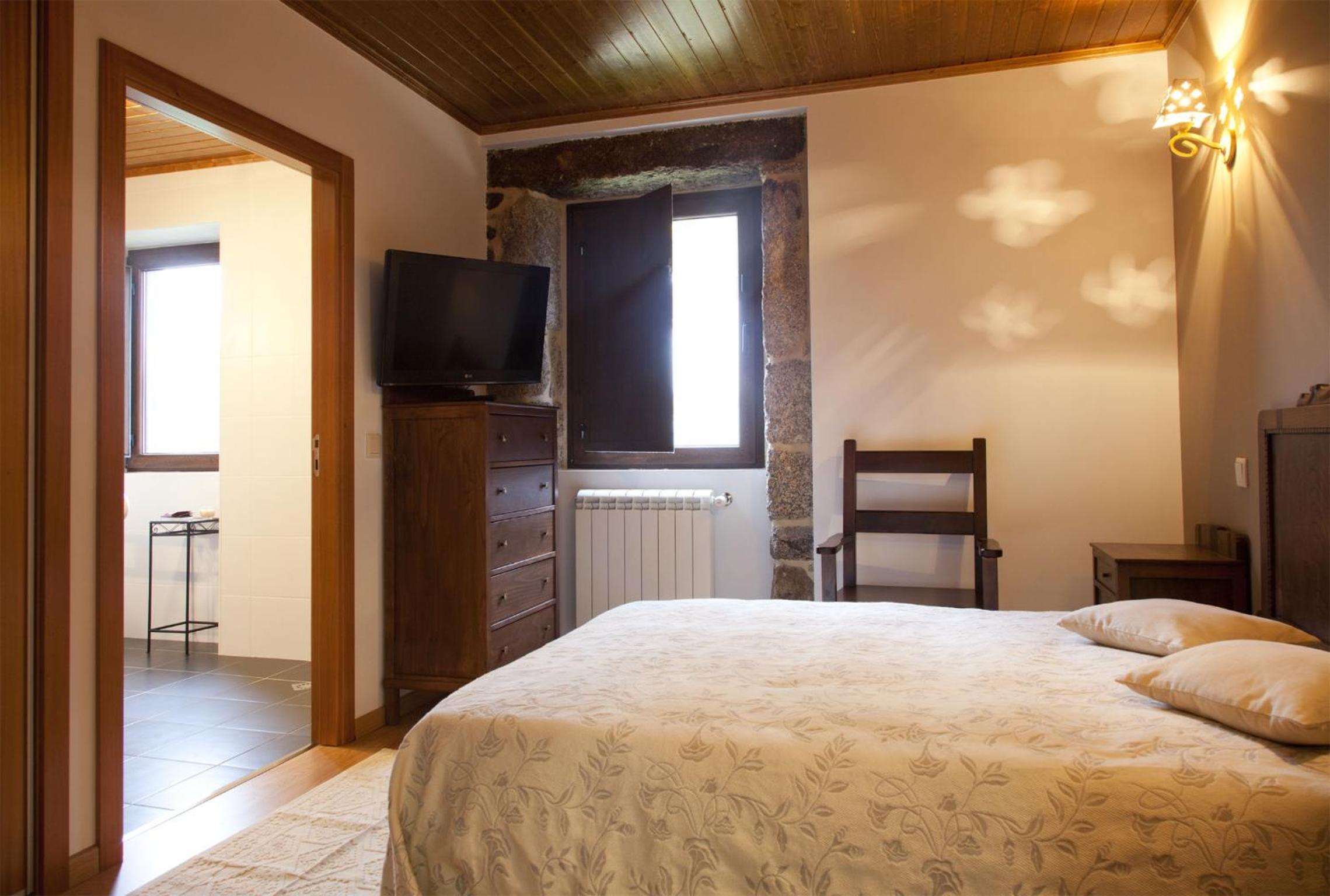 Six-Bedroom House photo 1
