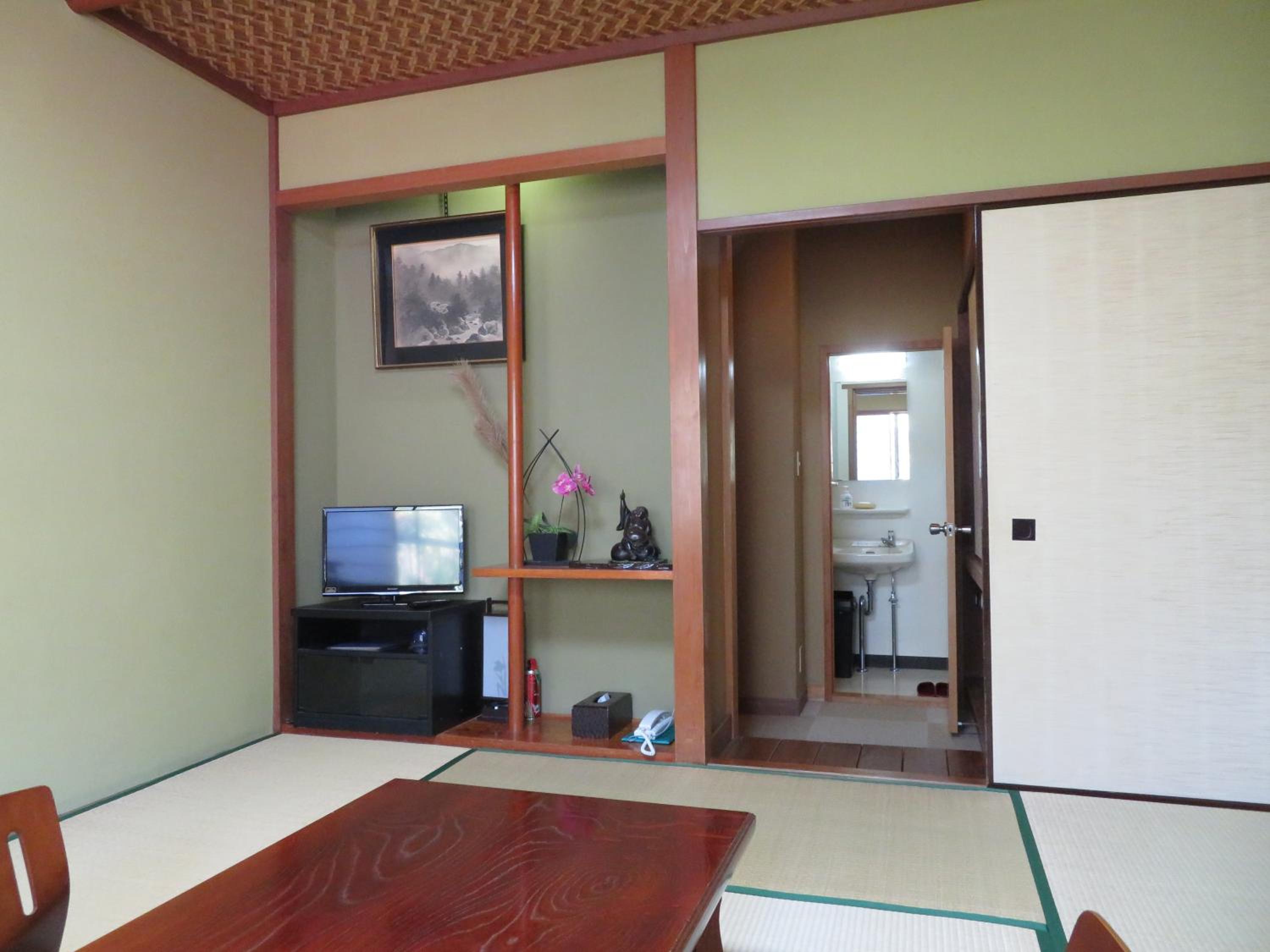 Standard Twin Room with Mountain View - Photo 3