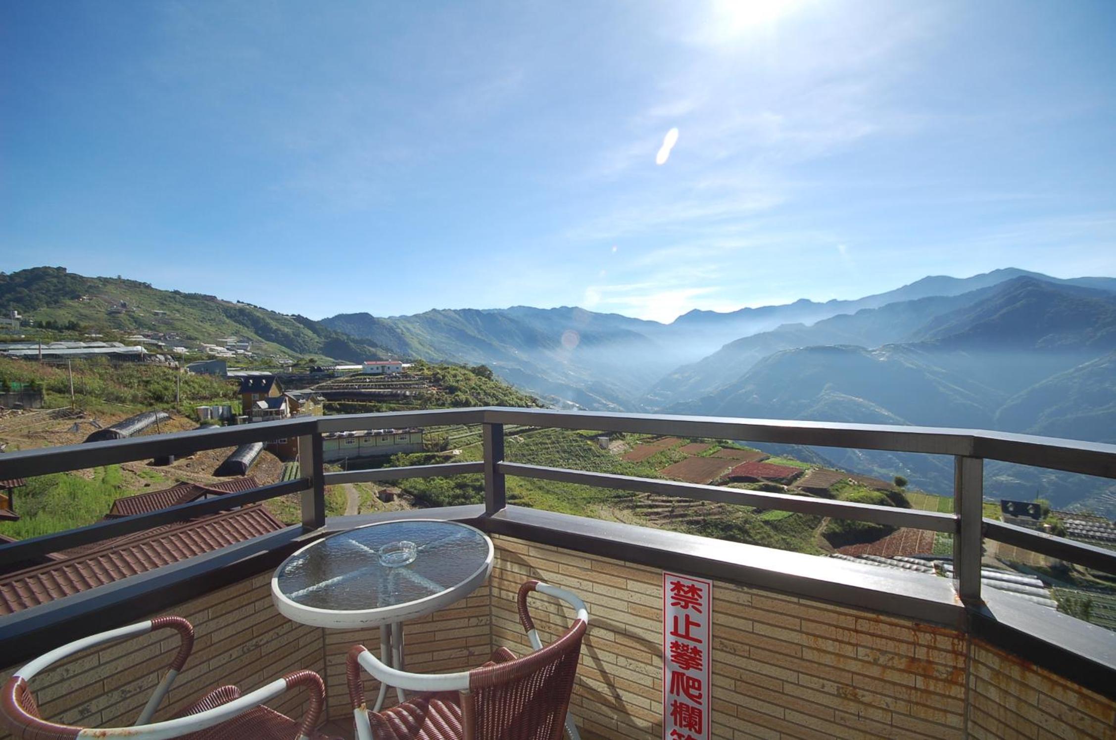 Quadruple Room with Mountain View photo 2