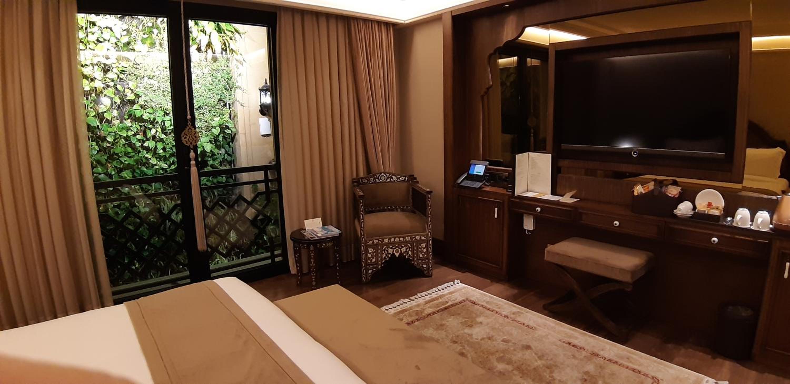 Deluxe Double Room with Vertical Greenery View photo 2