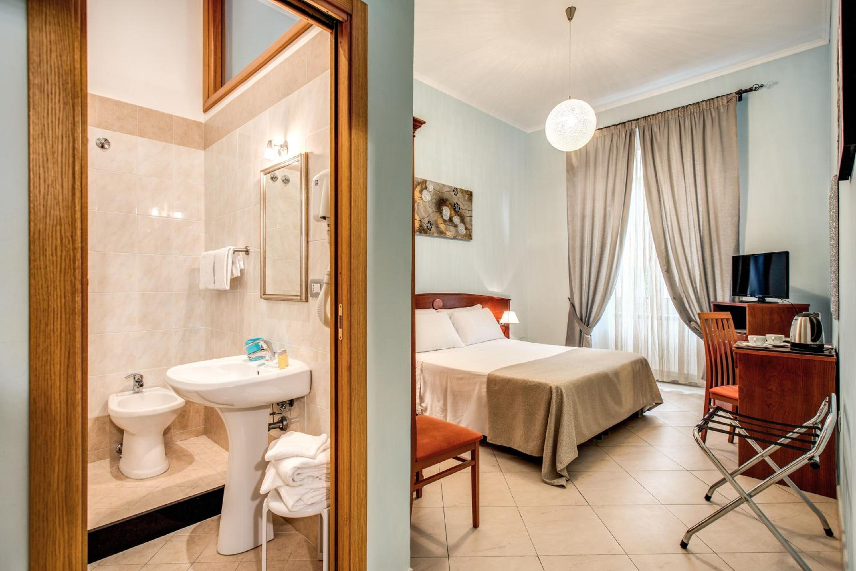 Double or Twin Room photo 1