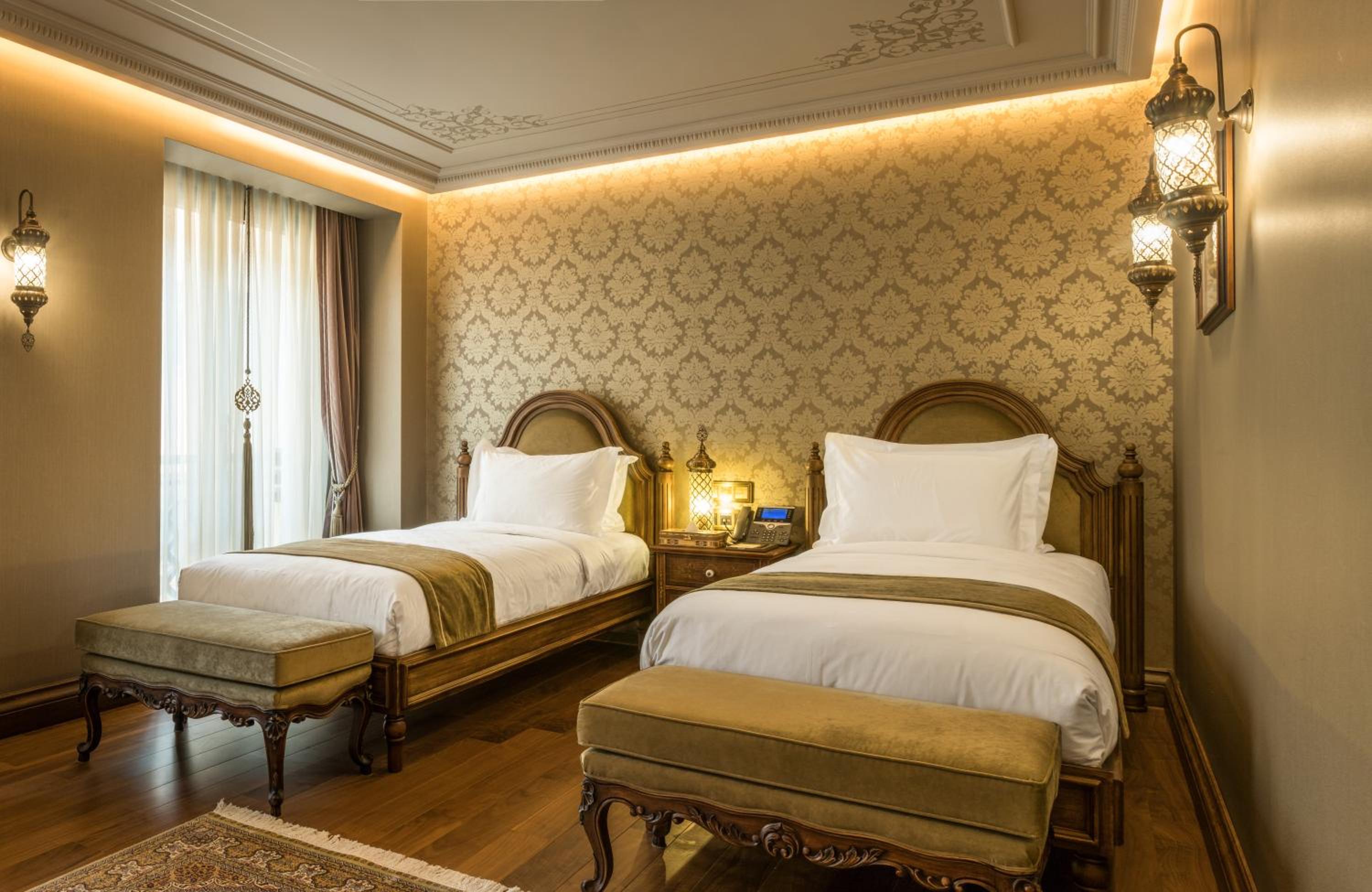 Deluxe Twin Room with Street View