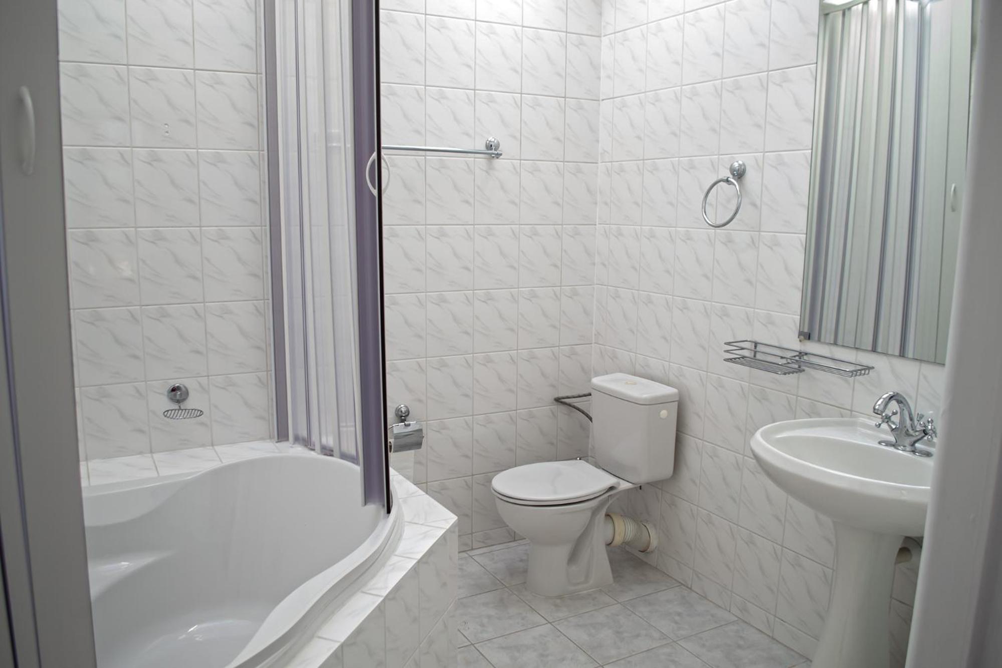 Deluxe King Room - Photo 12
