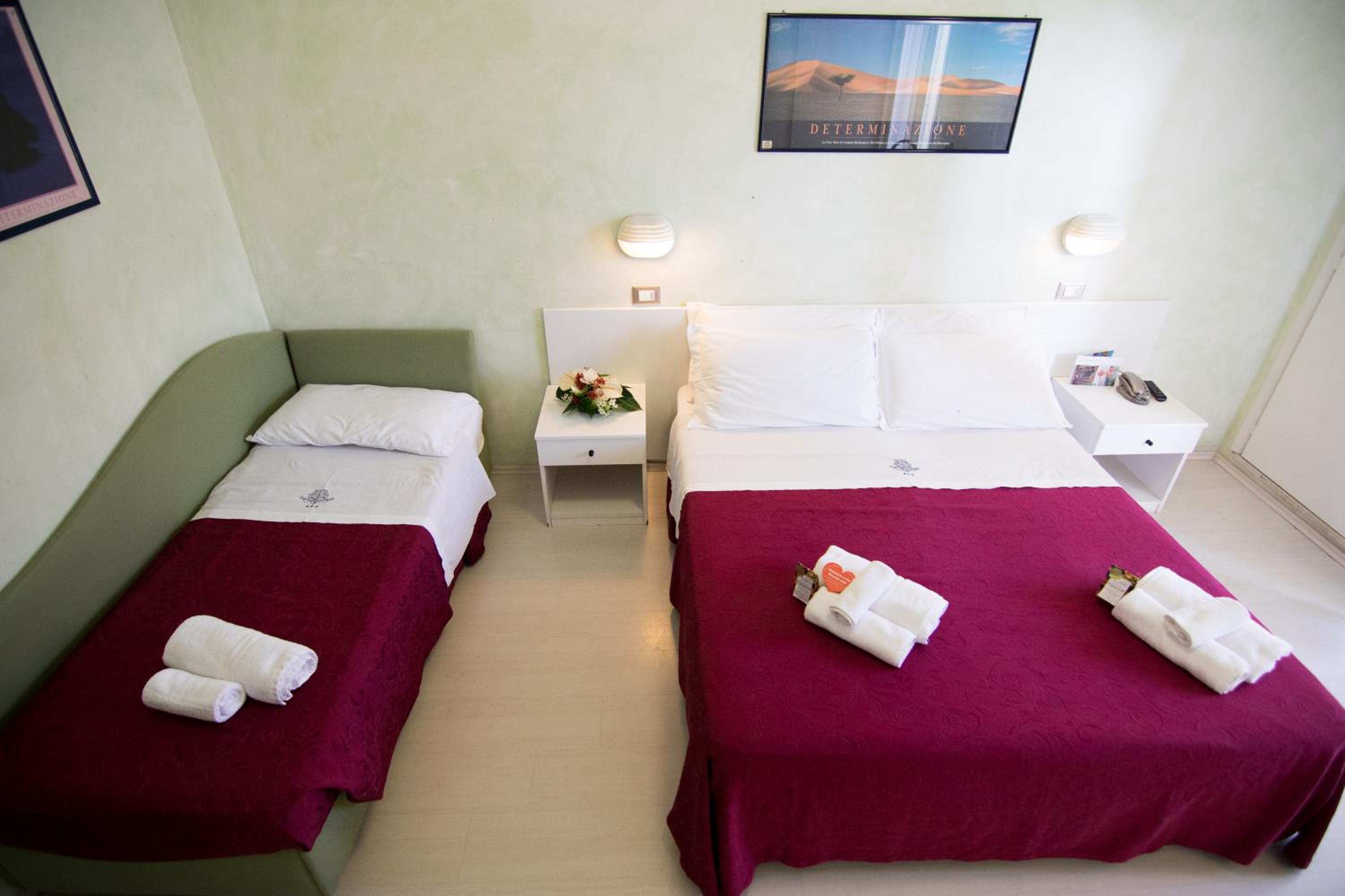 Standard Triple Room - Photo 4