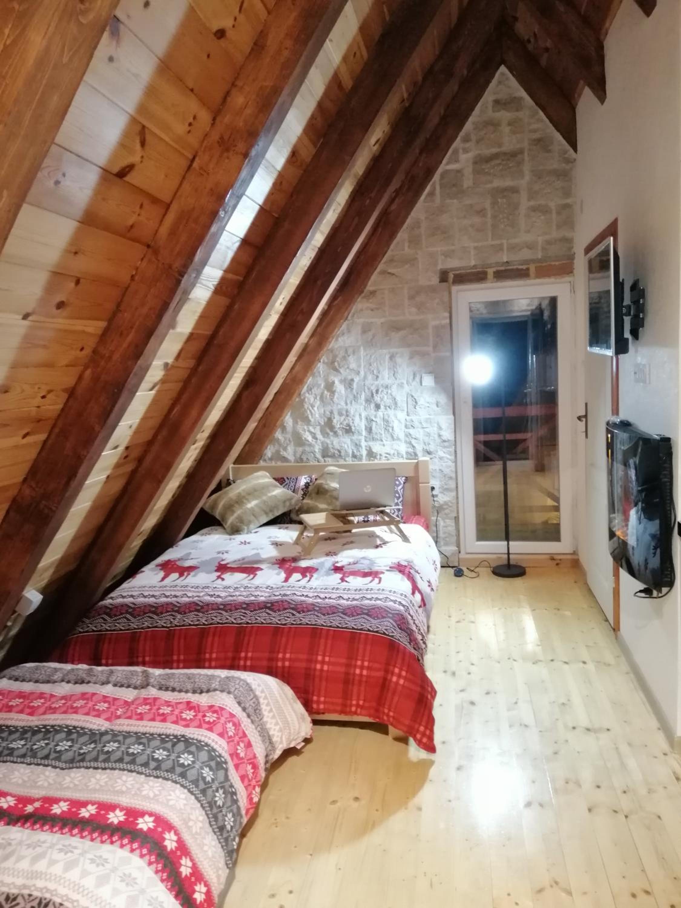 Studio with Balcony - Photo 5