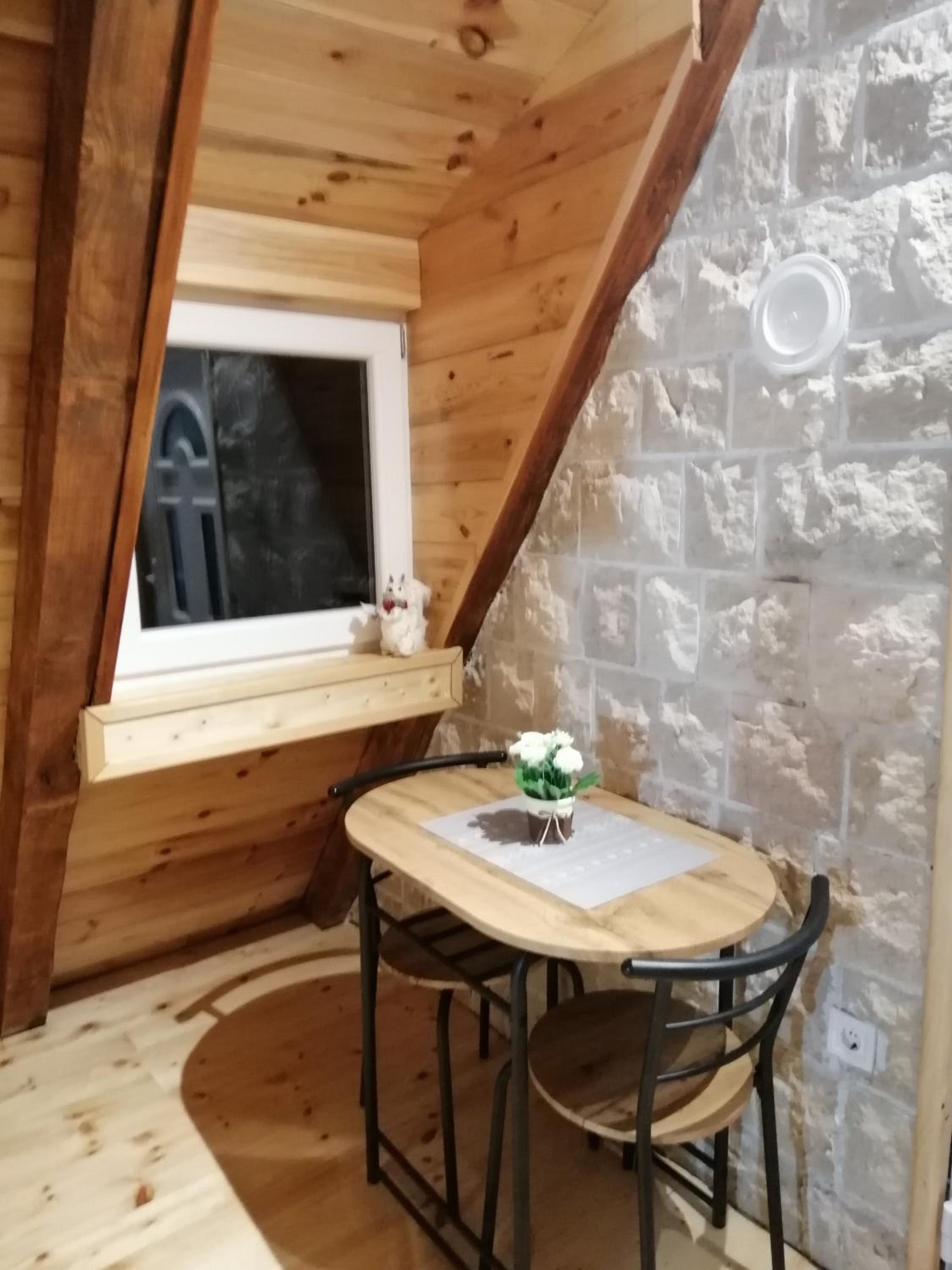 Studio with Balcony - Photo 8
