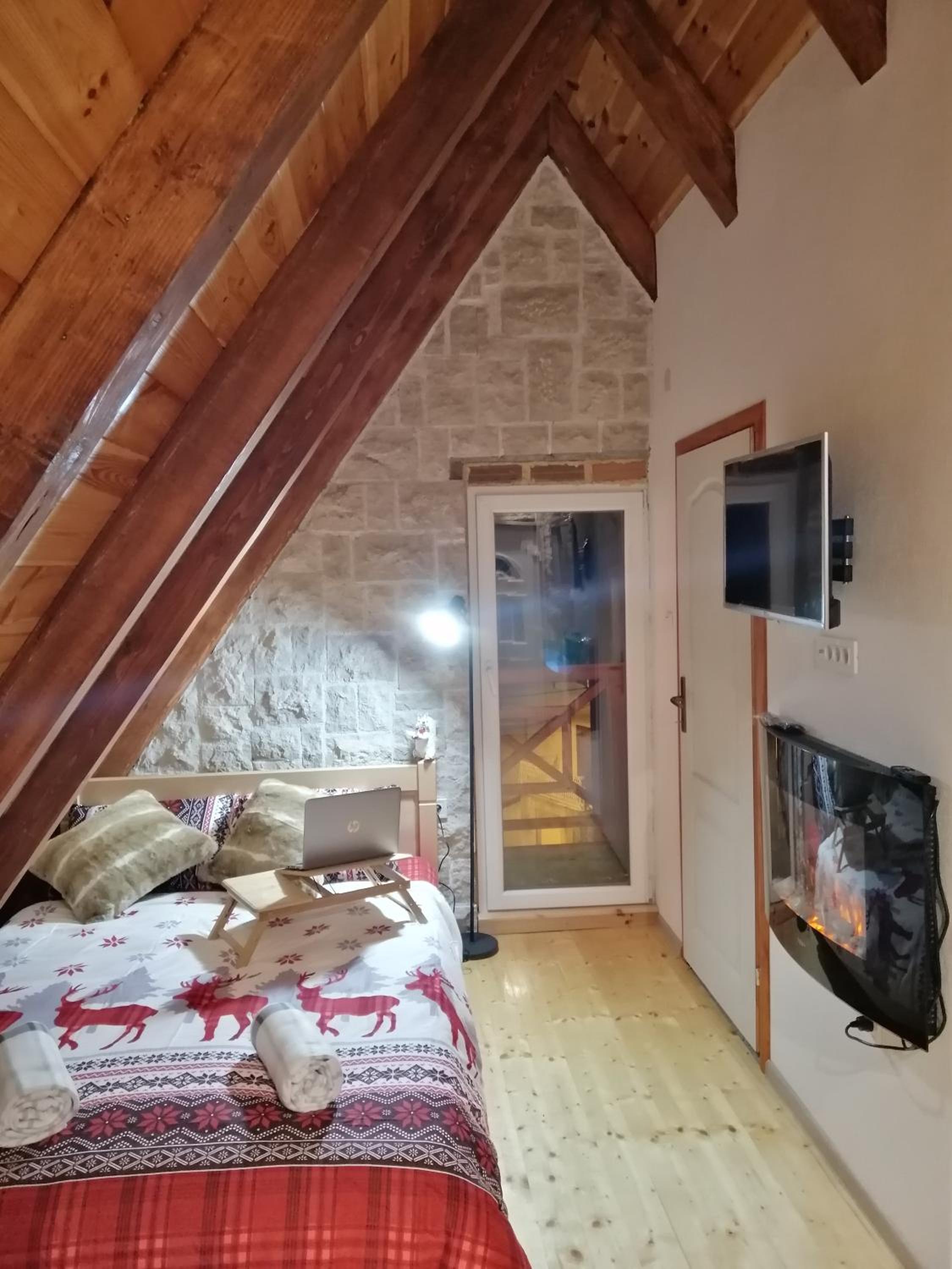 Studio with Balcony - Photo 18