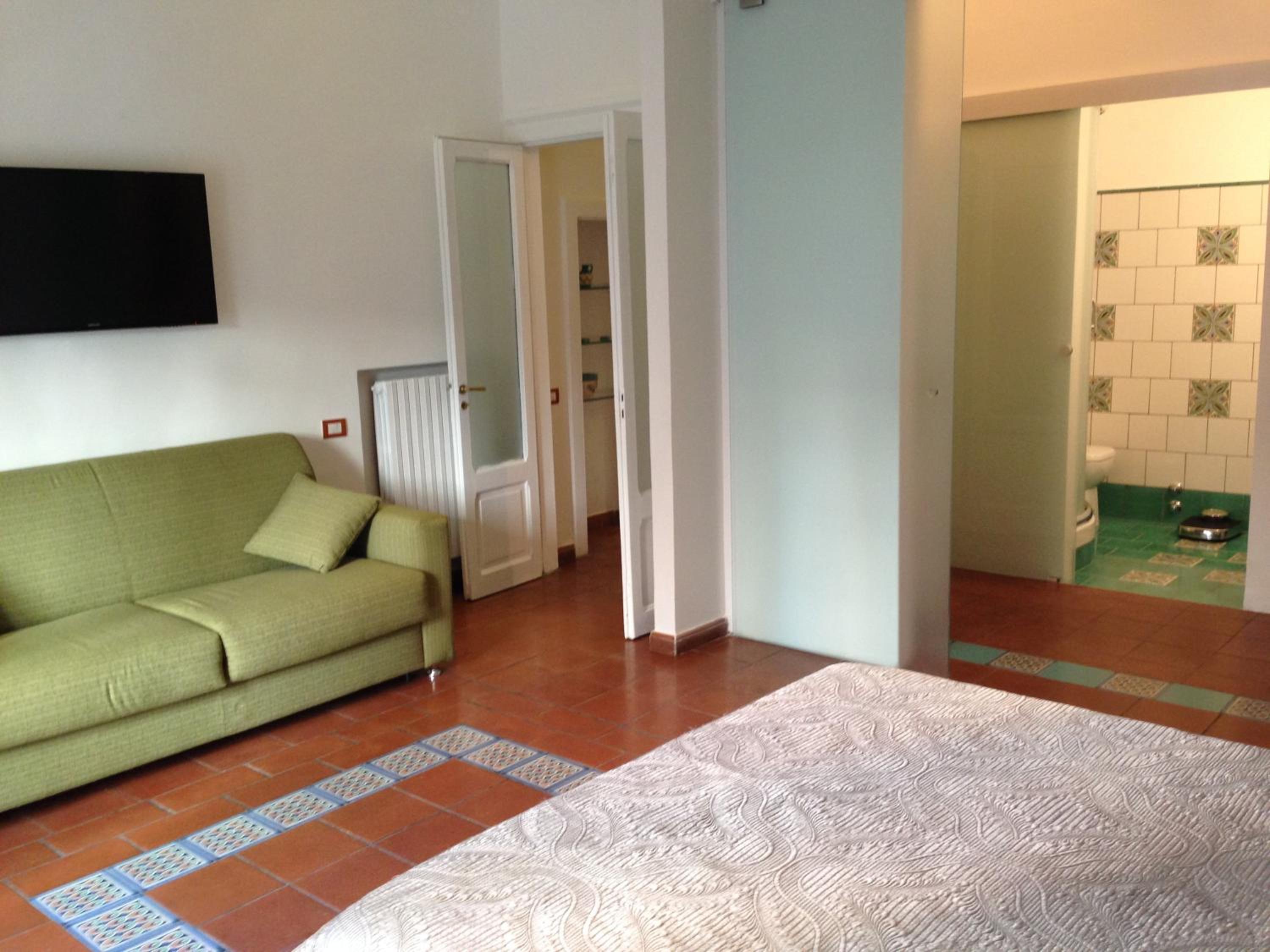 One-Bedroom Apartment - Separate Building photo 2