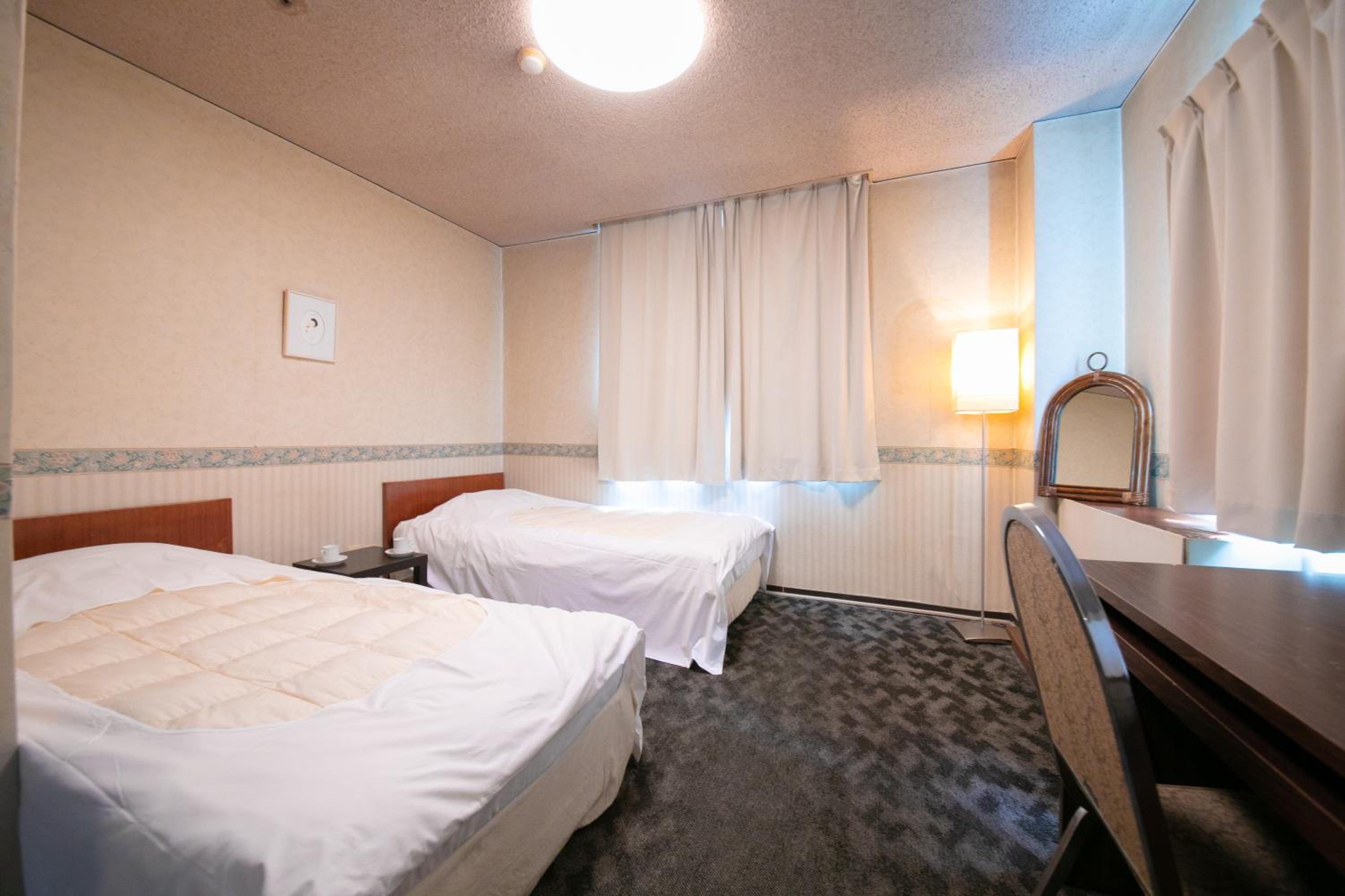 Economy Twin Room - Photo 5