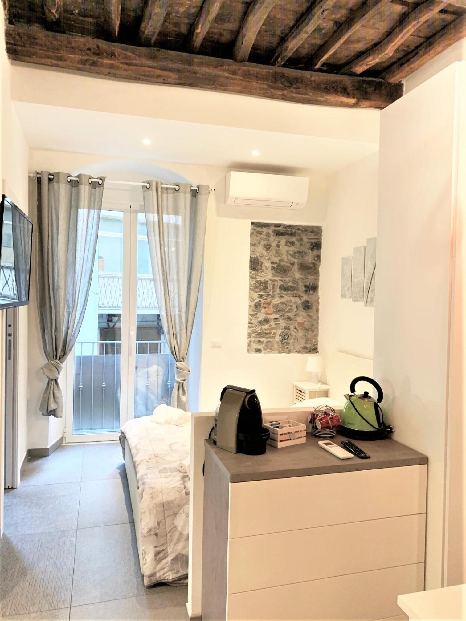 Studio Apartment photo 1