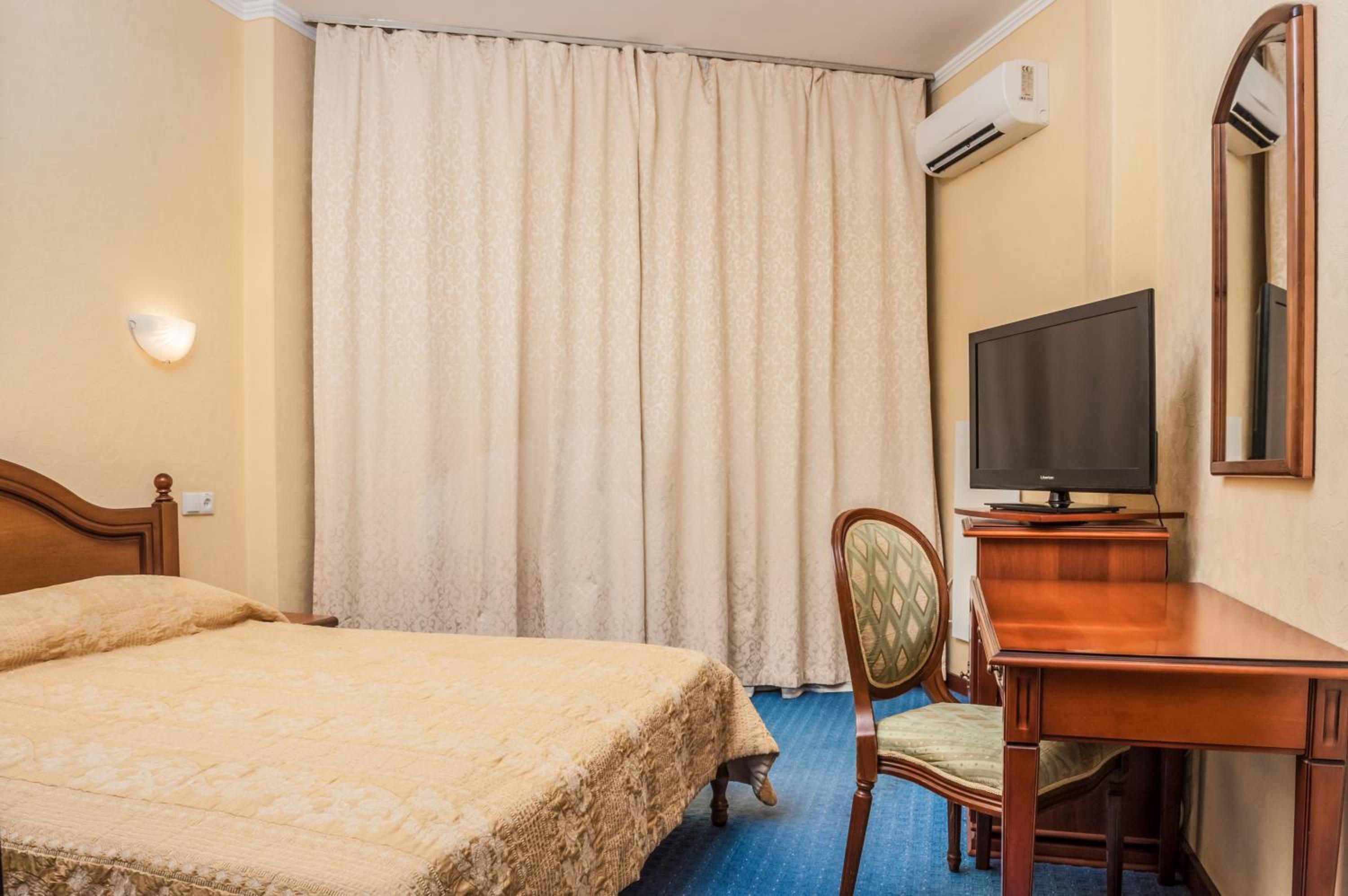 Double Room with Extra Bed photo 1