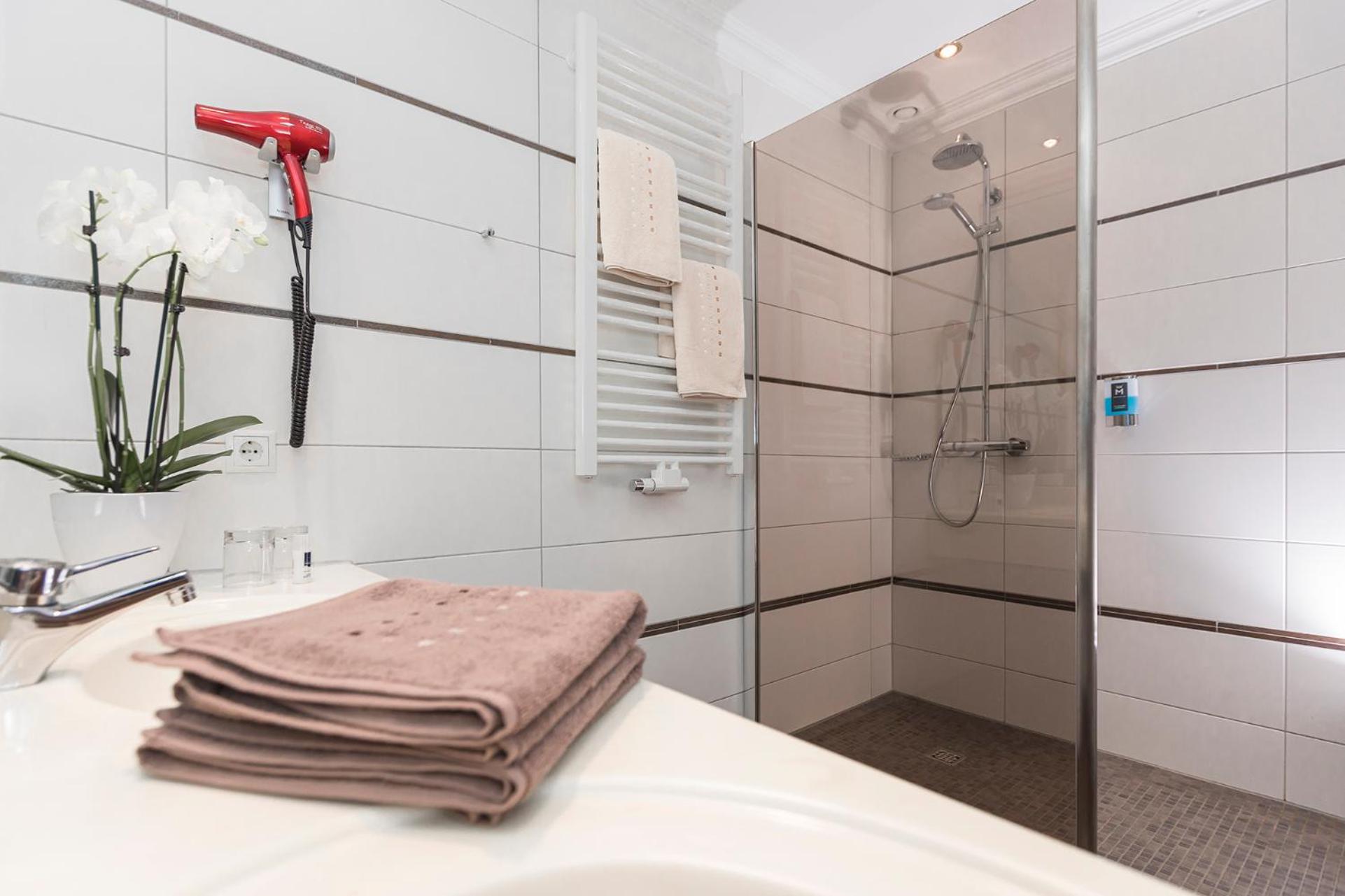 Suite - Photo 5