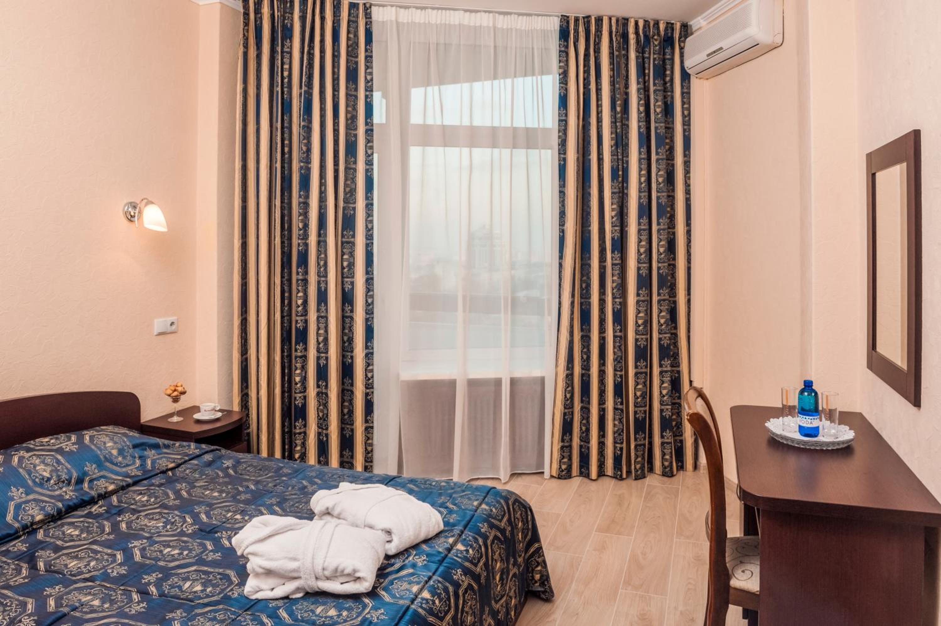 Standard King Room photo 1