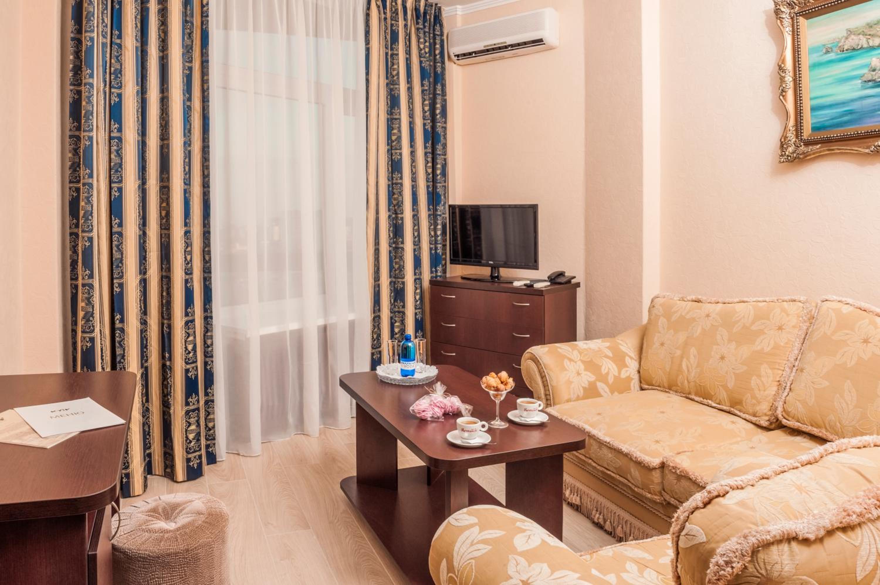 Standard King Room photo 2
