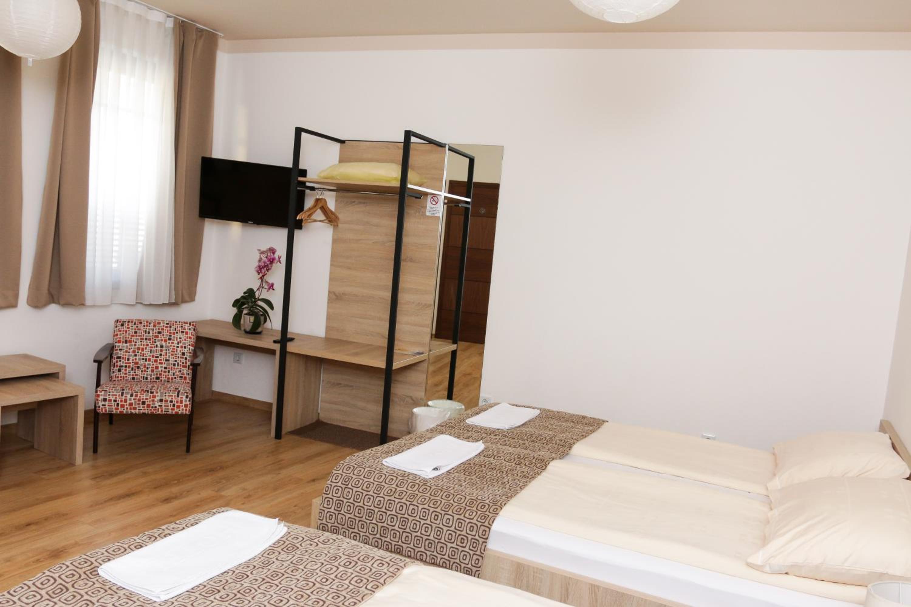 Quadruple Room - Photo 4