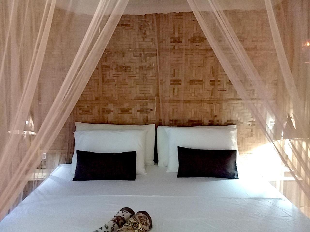 Deluxe Bungalow with Private Bathroom photo 2