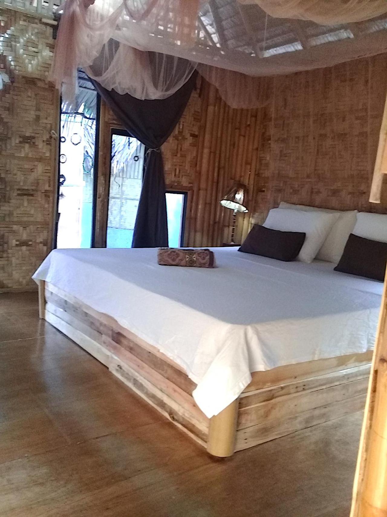 Deluxe Bungalow with Private Bathroom photo 3
