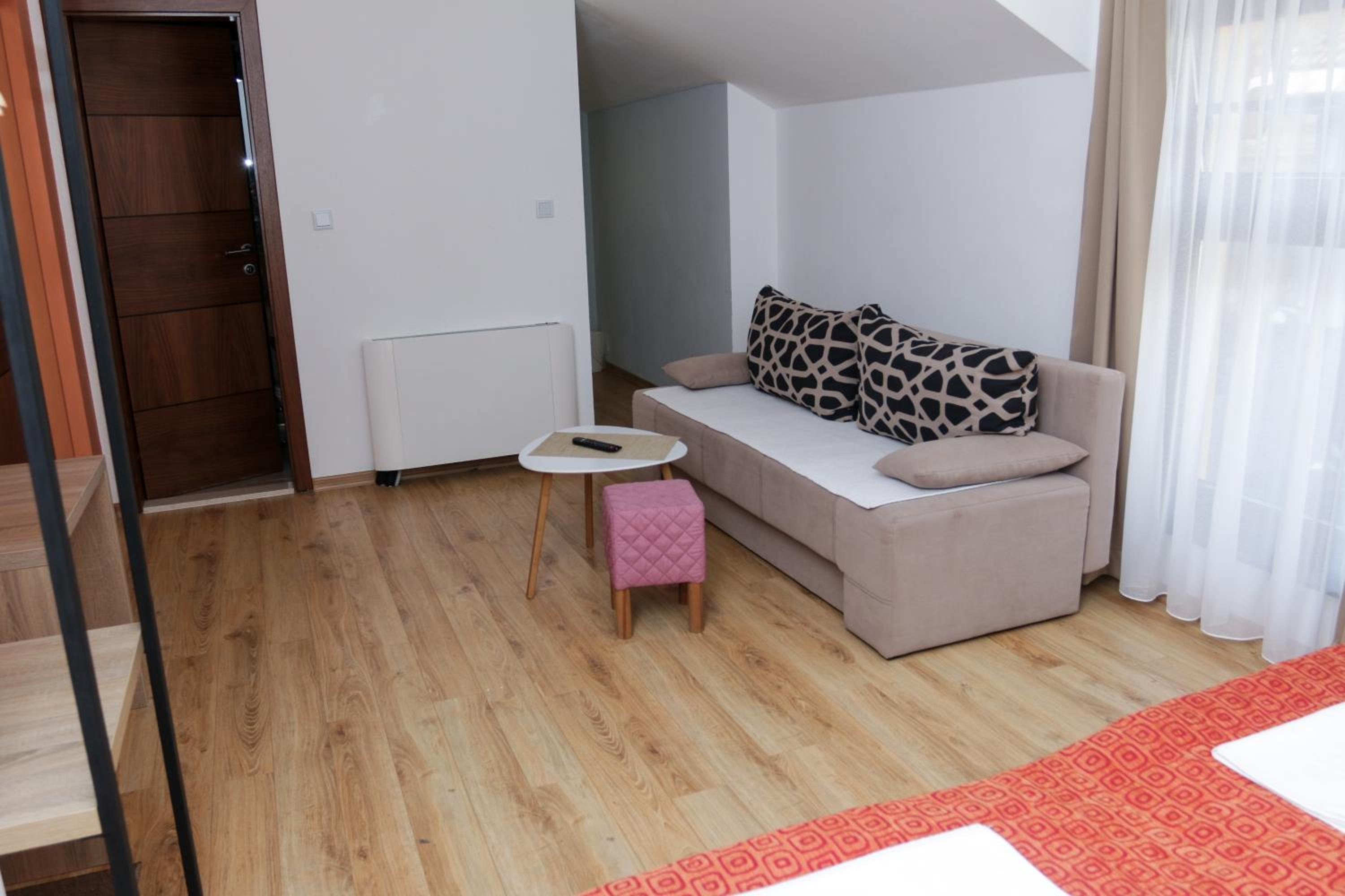 Studio Apartment - Photo 2