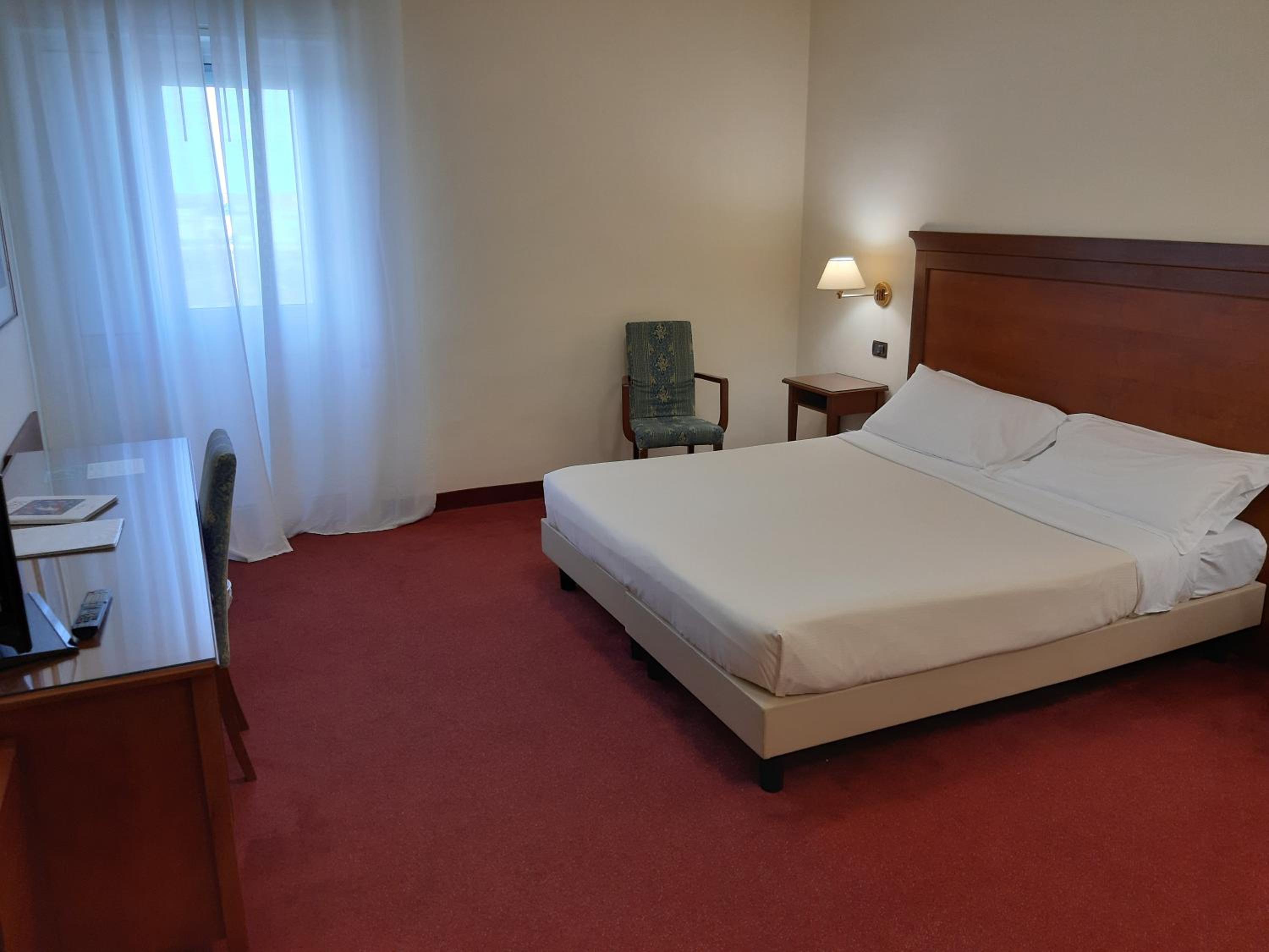 Double or Twin Room - Photo 6