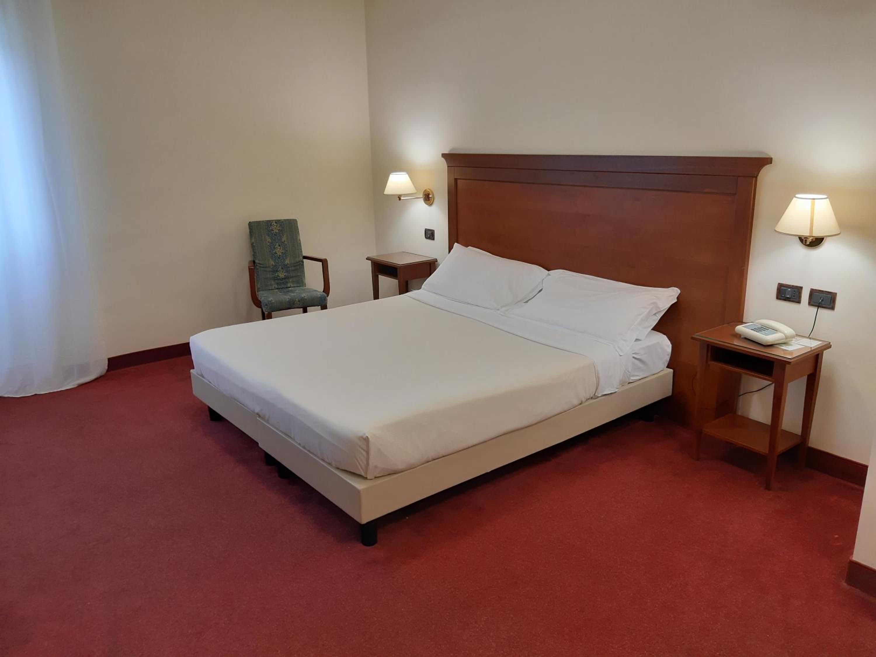 Double or Twin Room - Photo 2