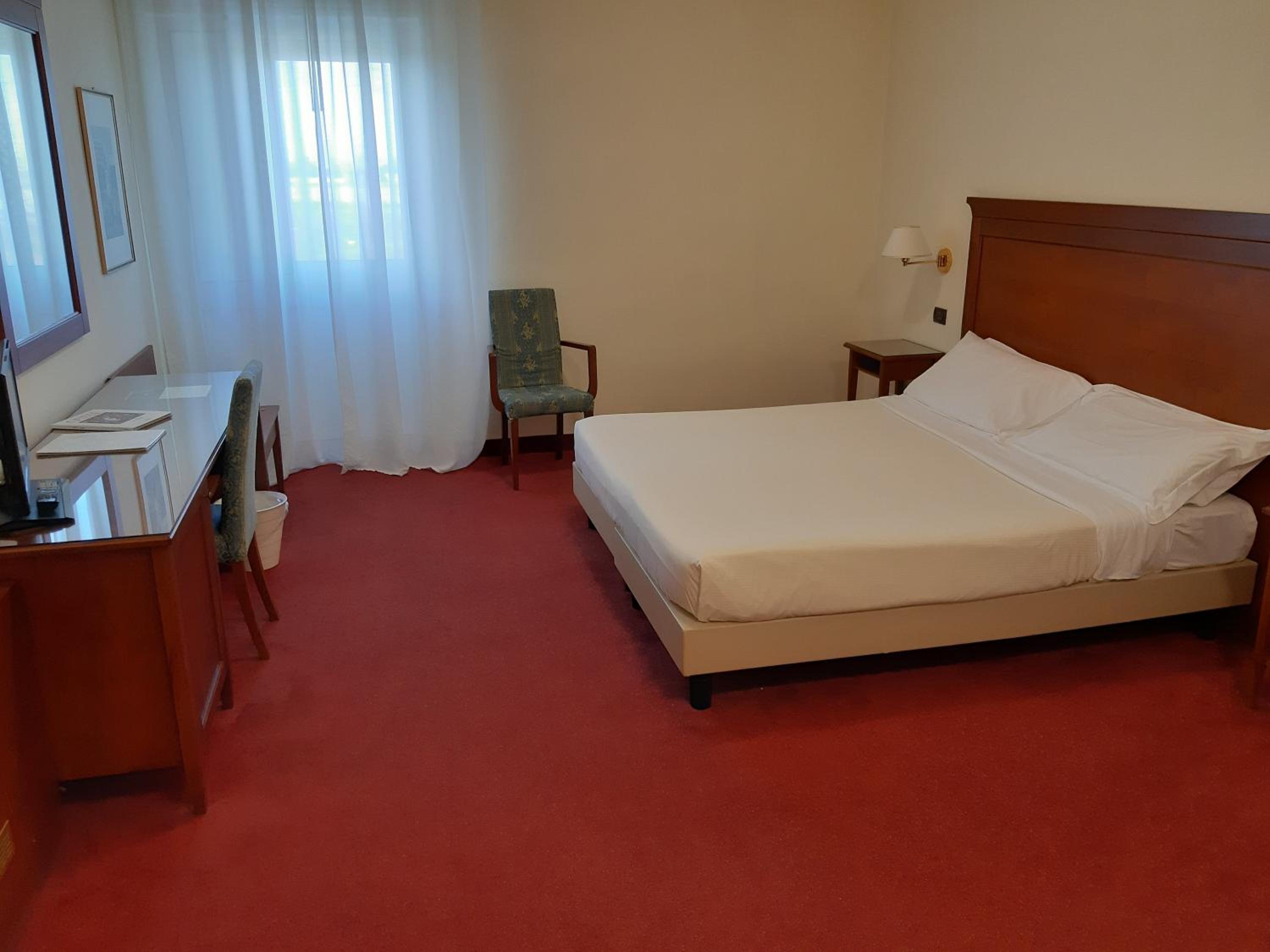Double or Twin Room - Photo 3