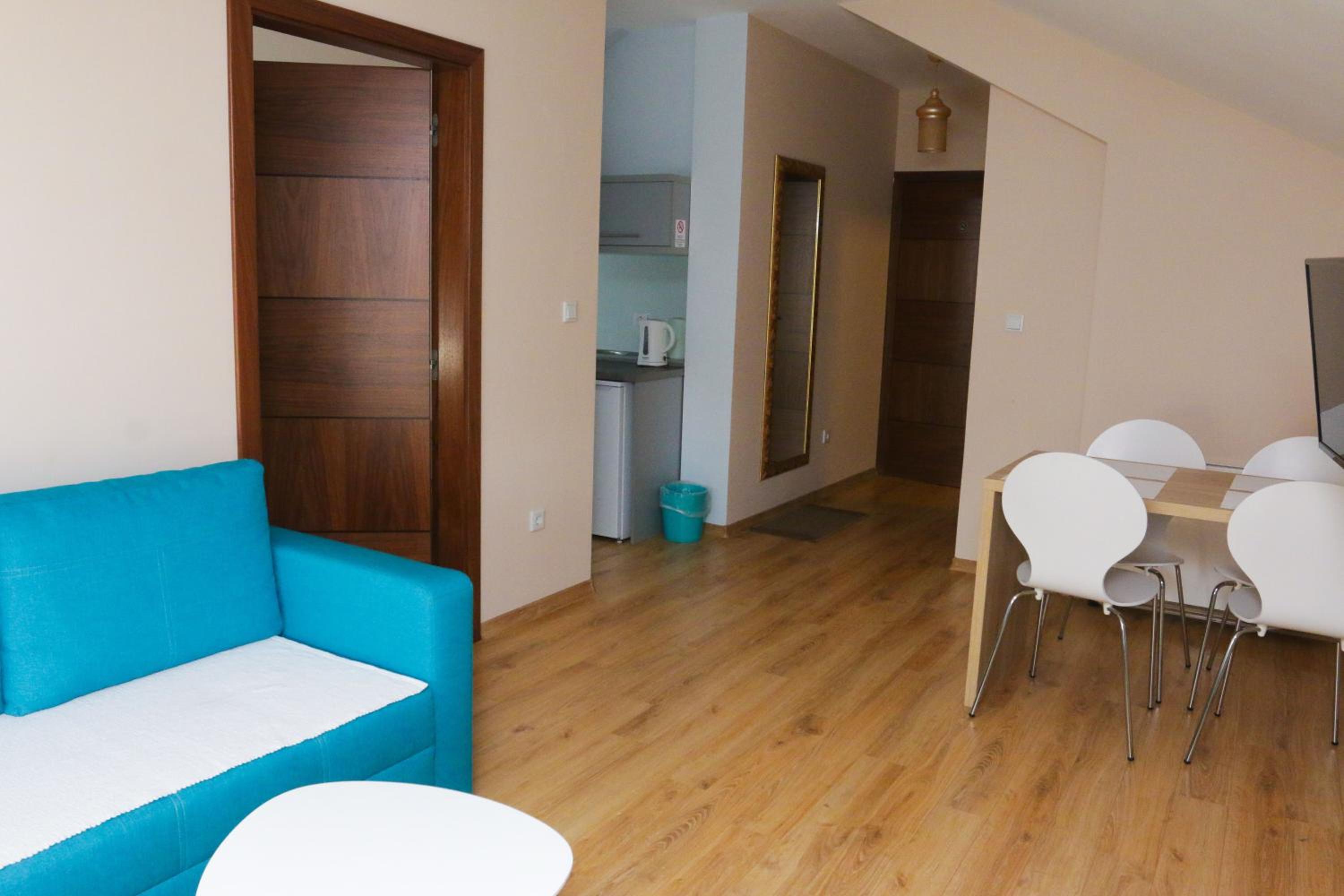 One-Bedroom Apartment - Photo 2