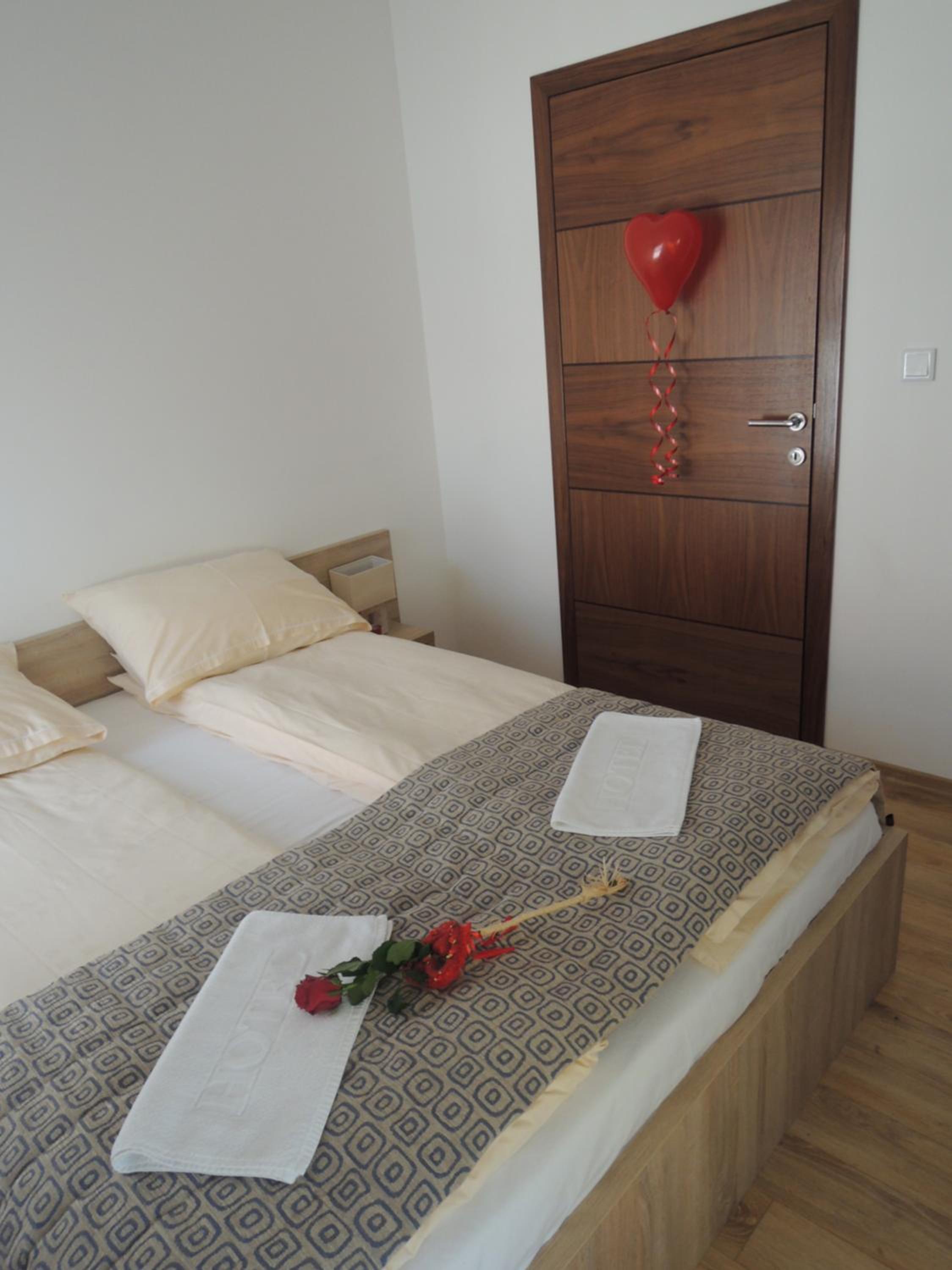 One-Bedroom Apartment - Photo 9