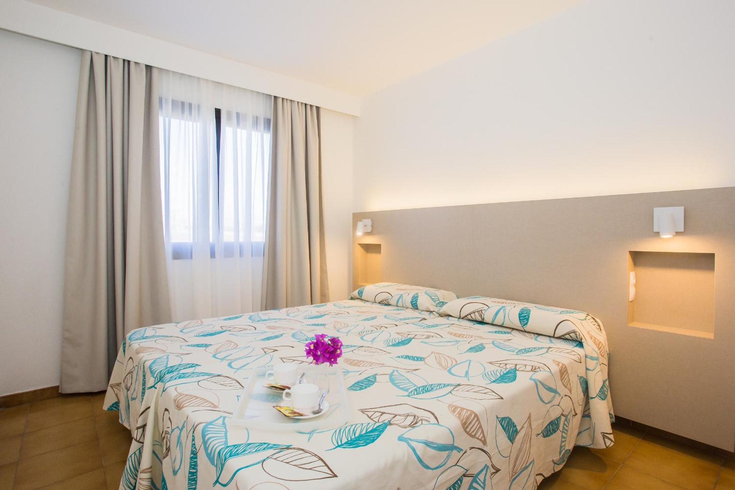 Apartamento con vista a la piscina
