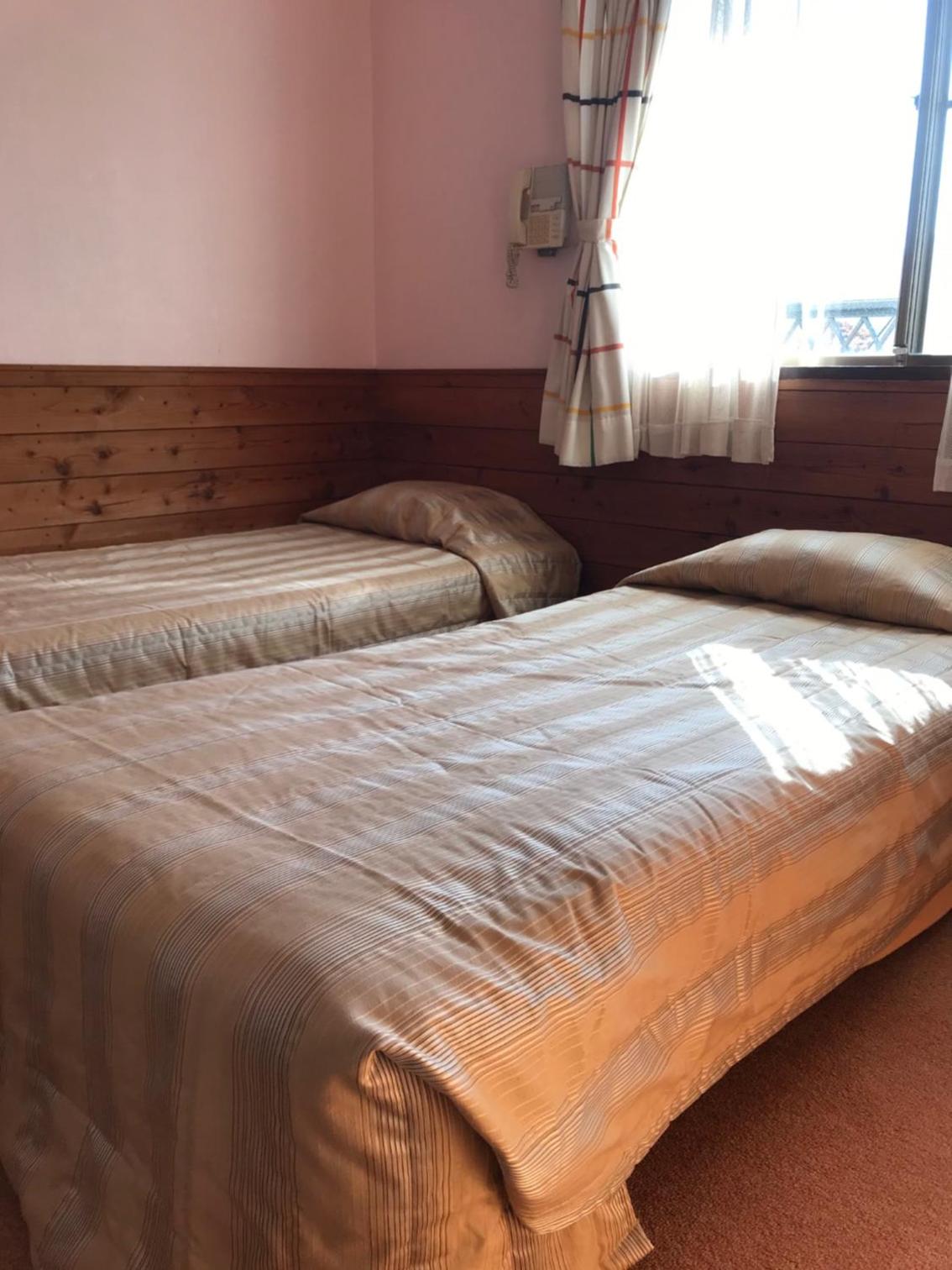 Twin Room - Photo 2