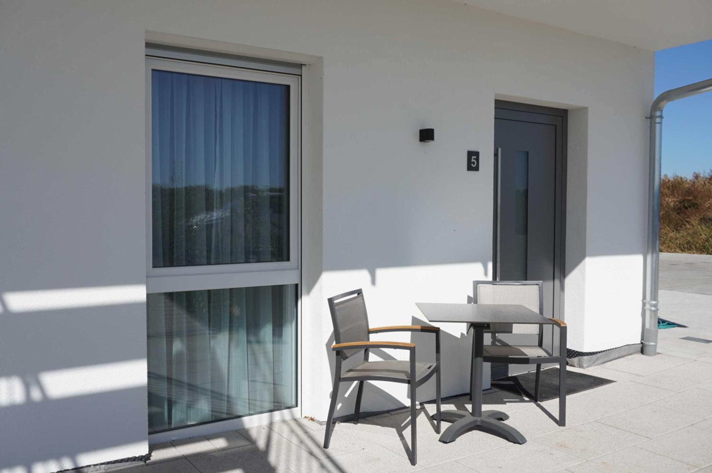 One-Bedroom Apartment with Terrace photo 3