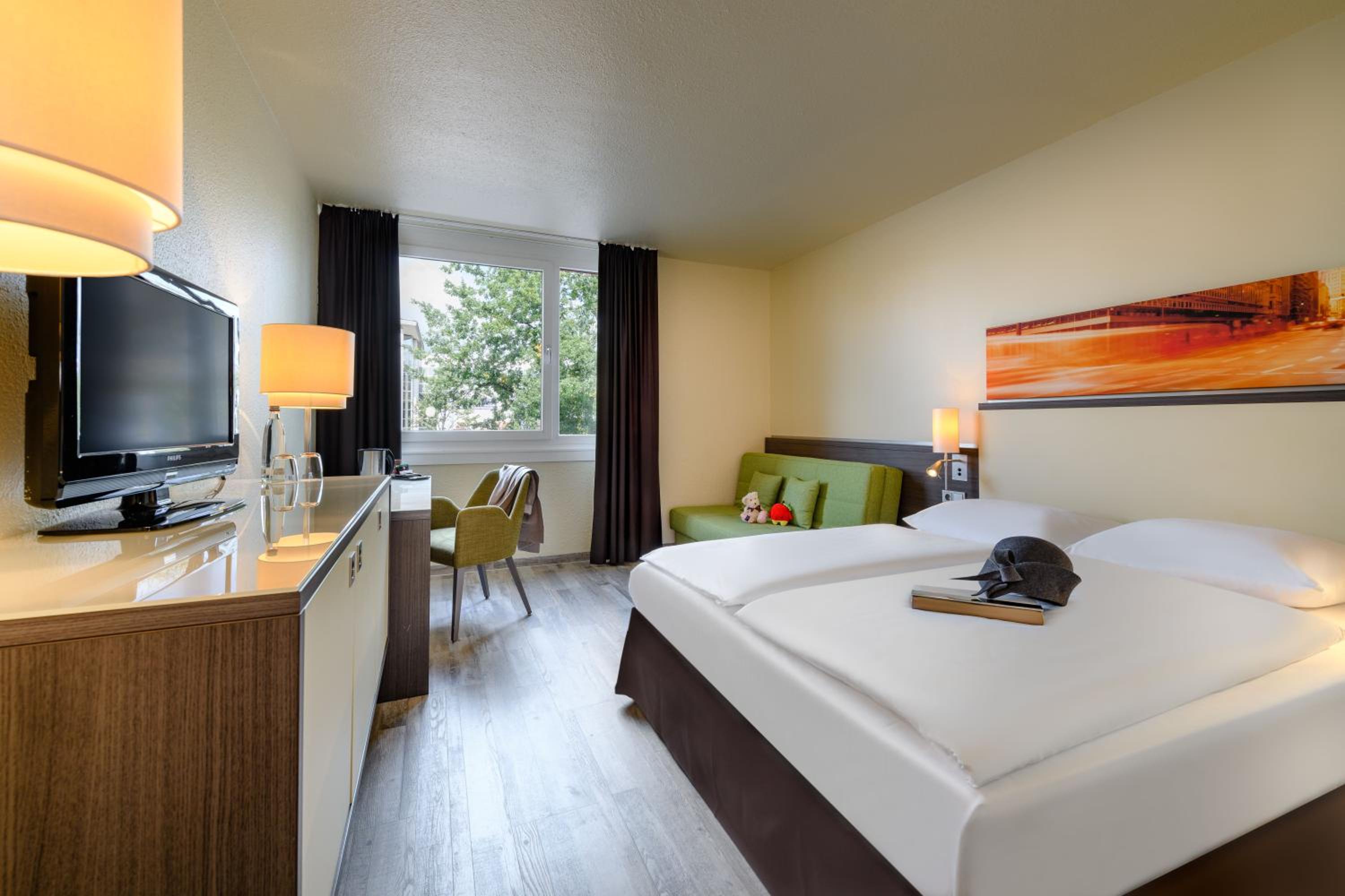 Standard Double Room with Sofa - Photo 7