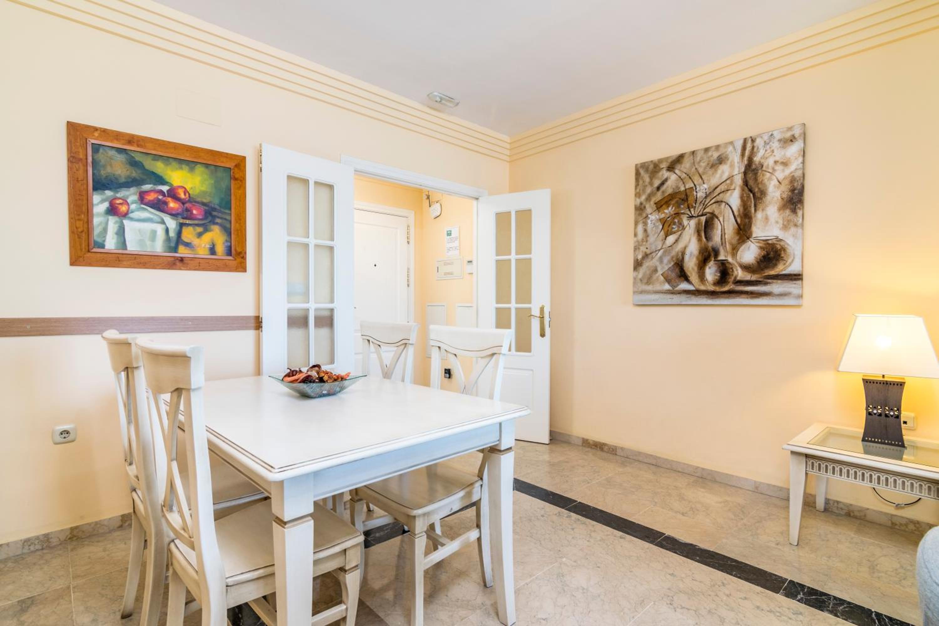 Three-Bedroom Apartment with Lateral Sea Views thumbnail 6