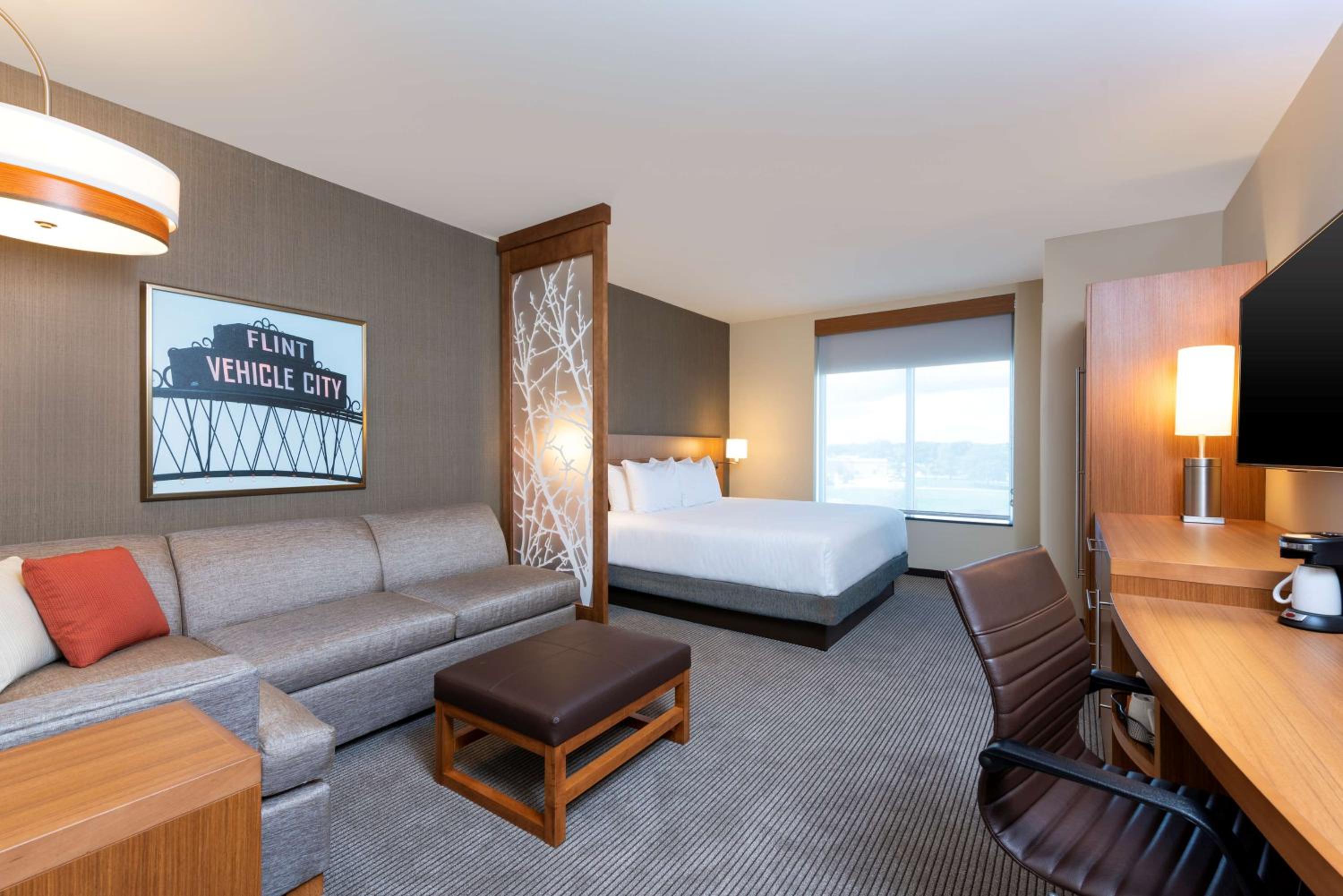 King Room with Sofa Bed - Photo 1