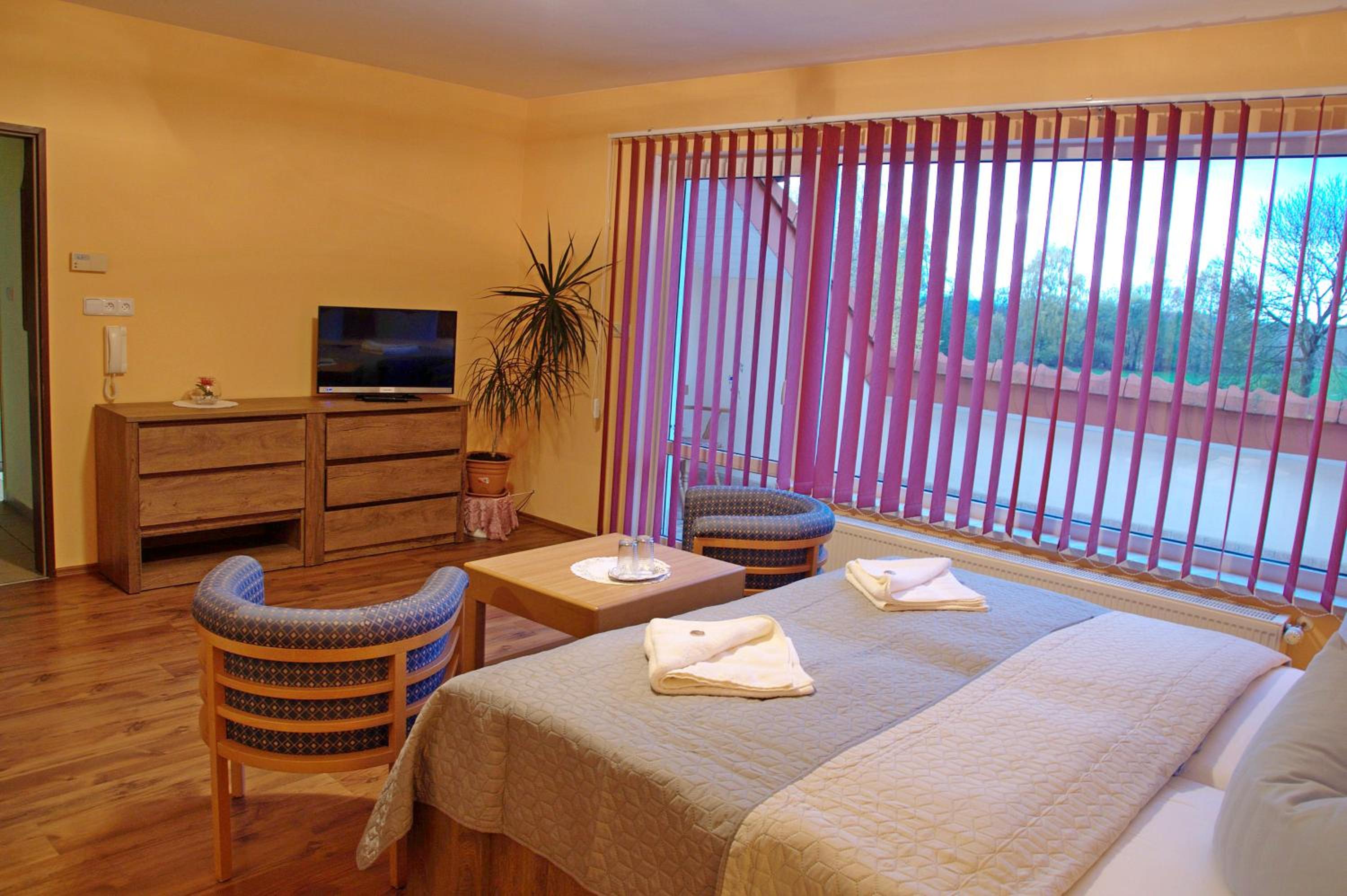 Family Room with Balcony photo 2