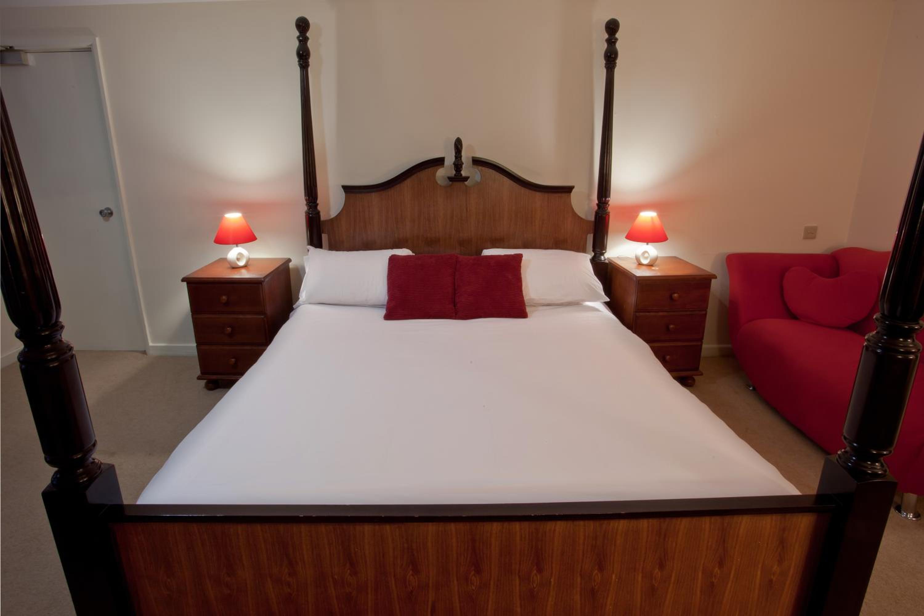 Double Room - Photo 7
