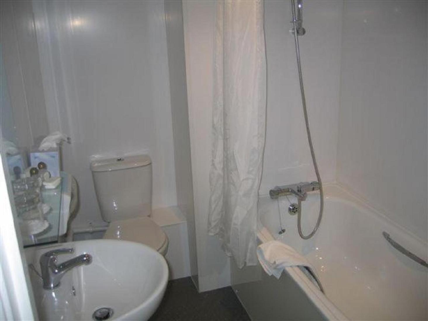 Double Room - Photo 8