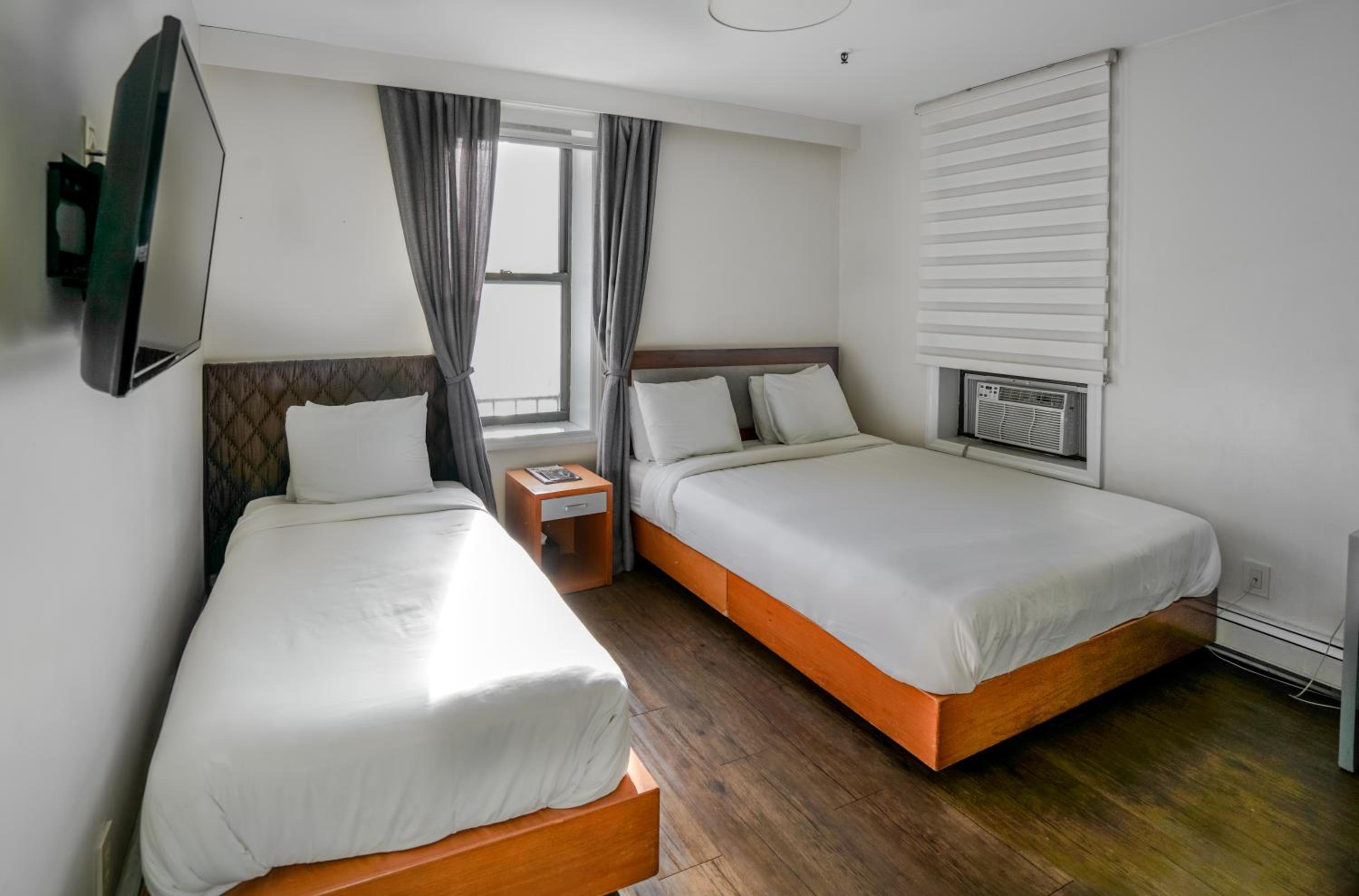 Triple Room with Private Bathroom photo 1