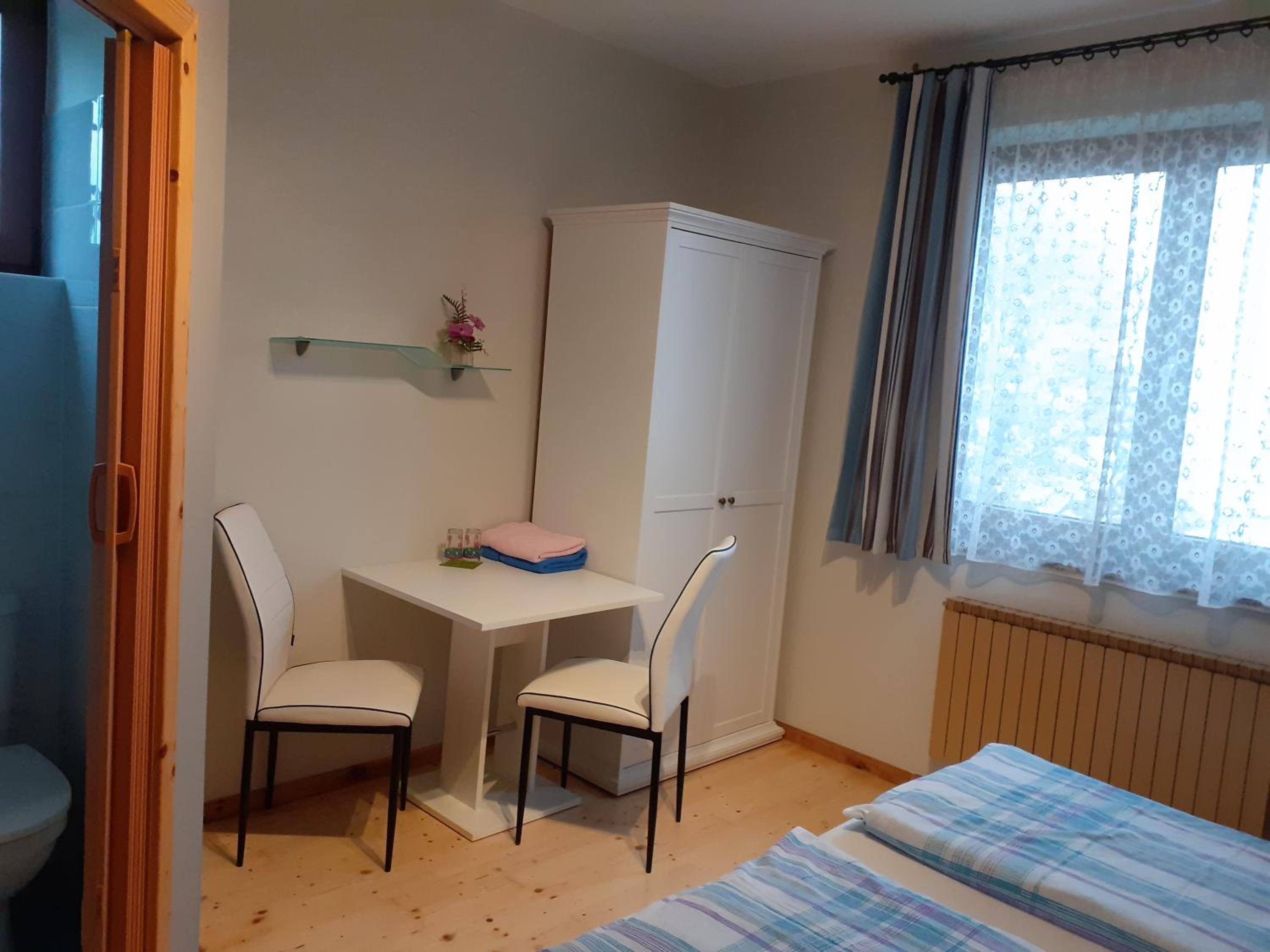 Standard Double Room - Photo 10